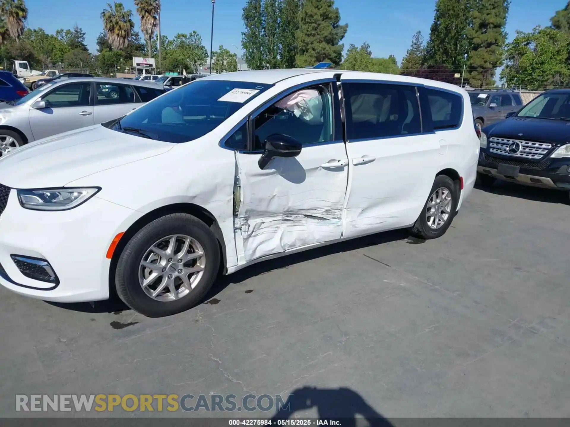 2 Photograph of a damaged car 2C4RC1FG7RR194974 CHRYSLER PACIFICA 2024