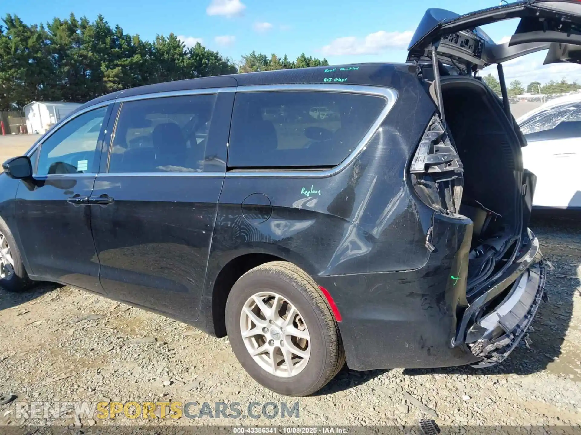 3 Photograph of a damaged car 2C4RC1FG7RR200420 CHRYSLER PACIFICA 2024