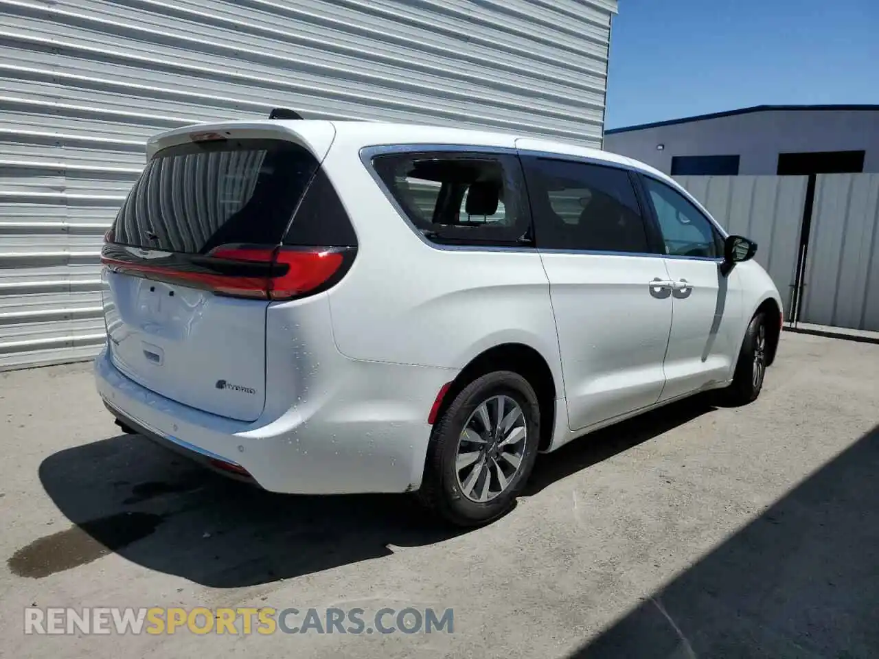 3 Photograph of a damaged car 2C4RC1S70RR117840 CHRYSLER PACIFICA 2024