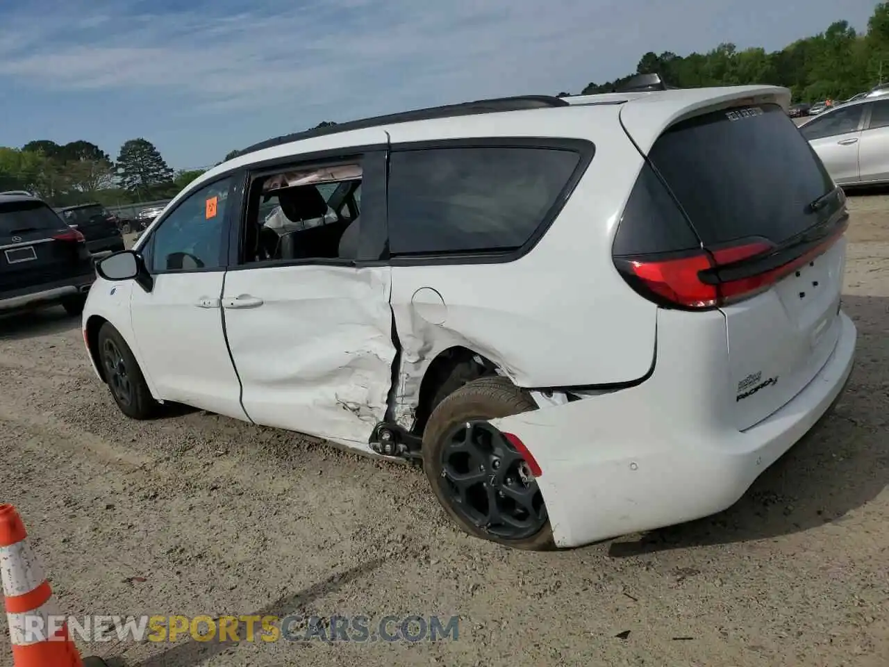 2 Photograph of a damaged car 2C4RC1S71RR104823 CHRYSLER PACIFICA 2024