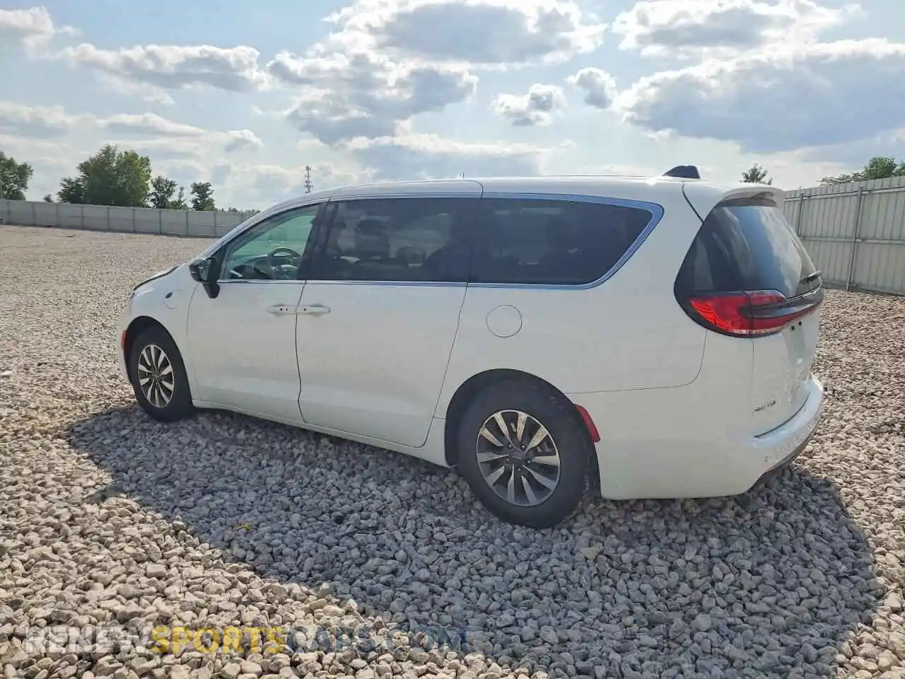2 fotografías del automóvil dañado 2C4RC1S76RR108902 CHRYSLER PACIFICA 2024