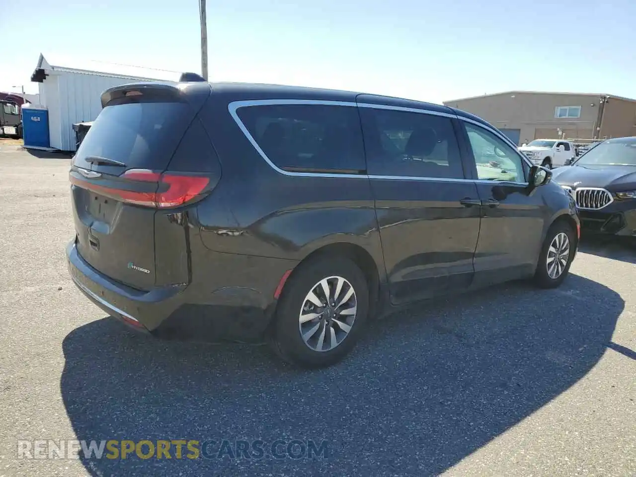 3 Photograph of a damaged car 2C4RC1S76RR157114 CHRYSLER PACIFICA 2024