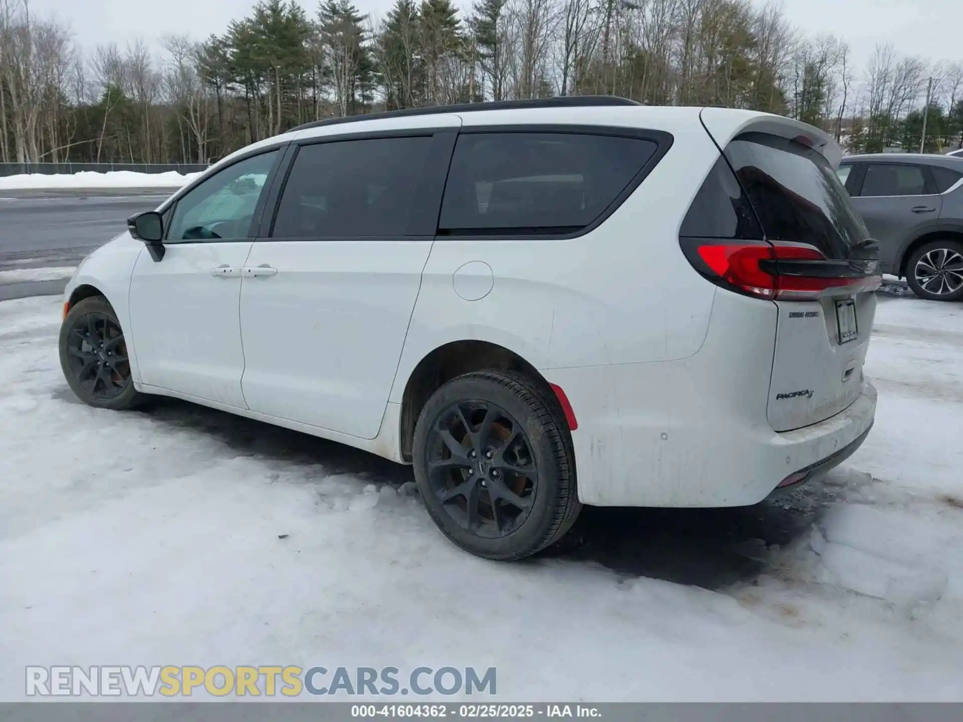 3 Photograph of a damaged car 2C4RC3BG0RR127795 CHRYSLER PACIFICA 2024