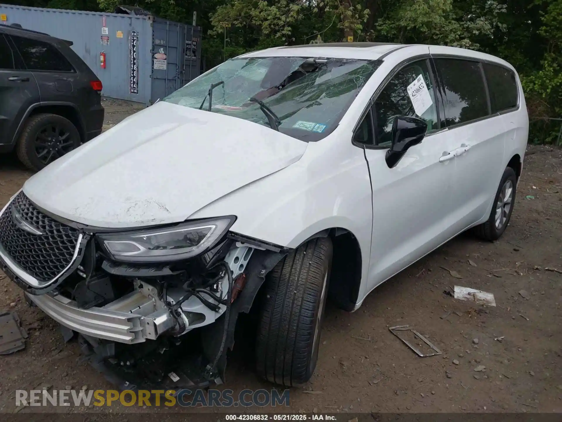 2 fotografías del automóvil dañado 2C4RC3BG0RR204617 CHRYSLER PACIFICA 2024