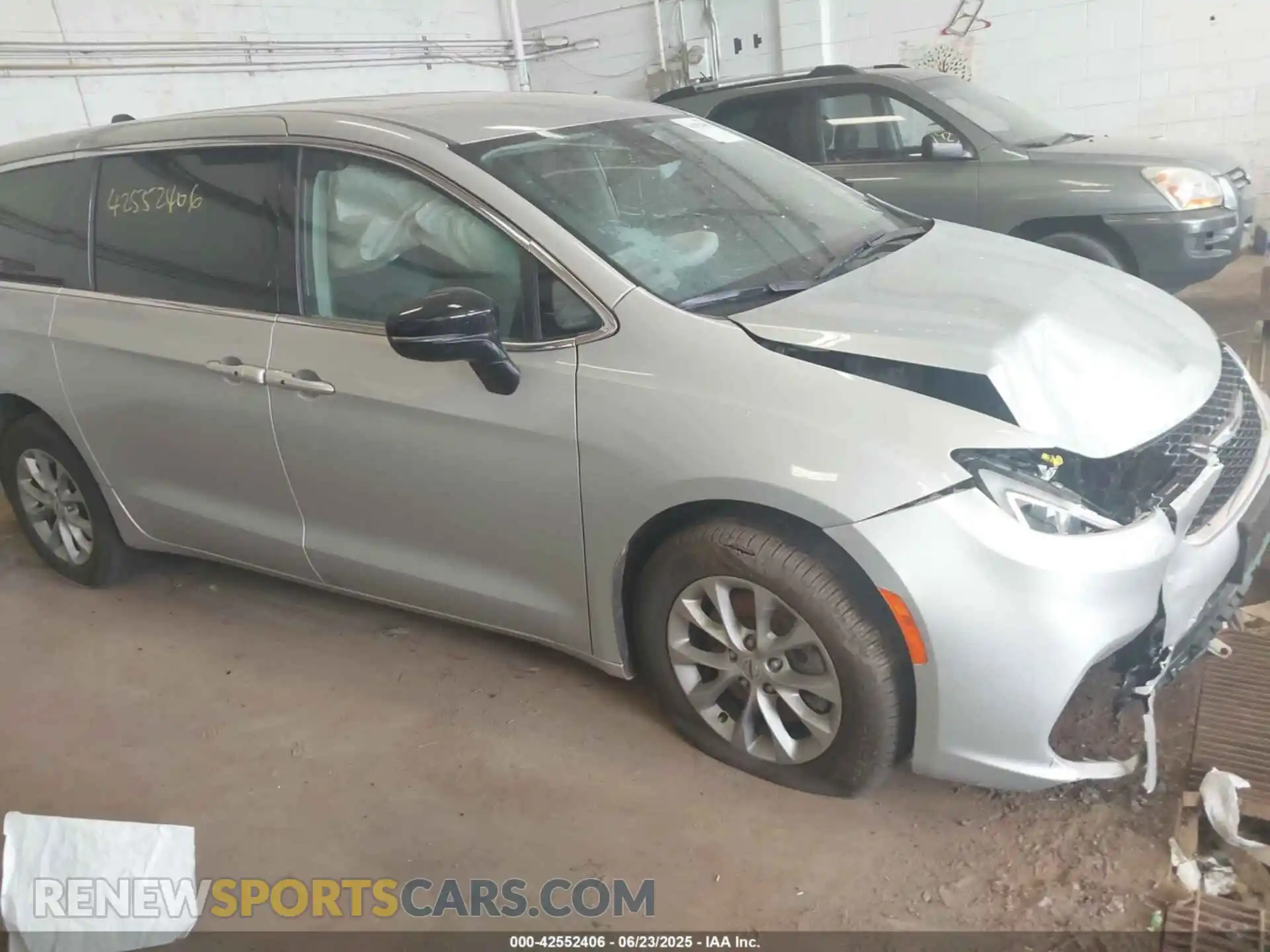 1 Photograph of a damaged car 2C4RC3BG1RR186015 CHRYSLER PACIFICA 2024