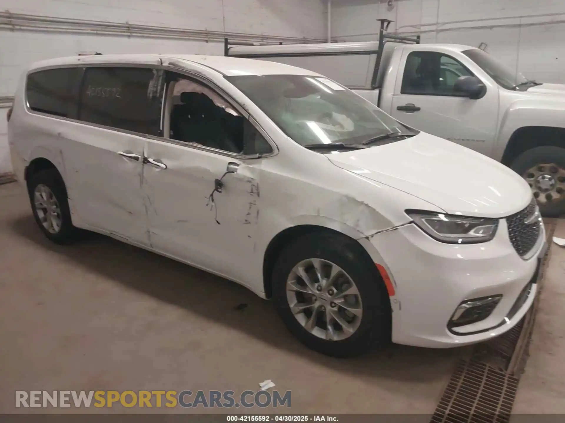 1 Photograph of a damaged car 2C4RC3BG7RR153925 CHRYSLER PACIFICA 2024