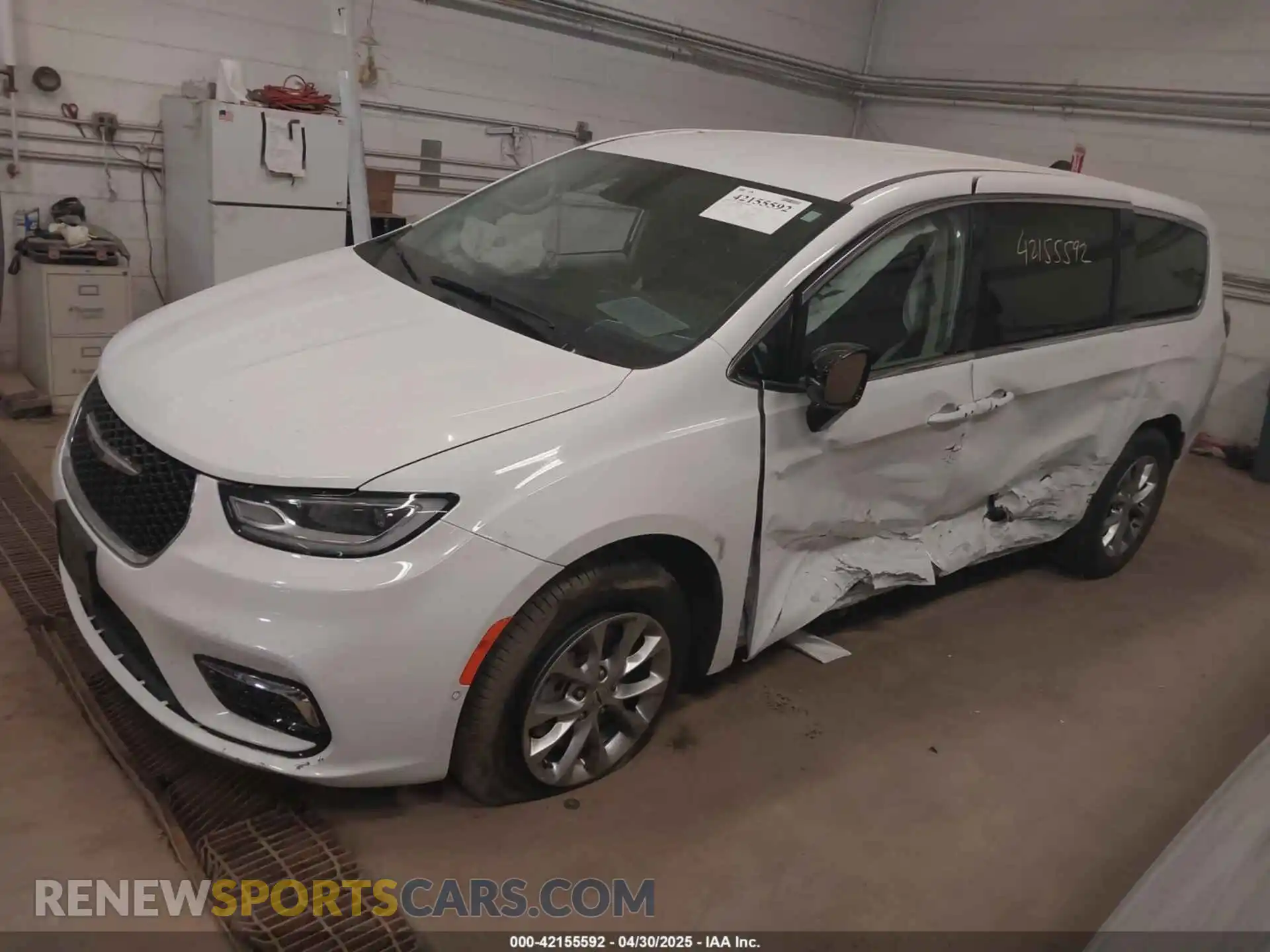 2 Photograph of a damaged car 2C4RC3BG7RR153925 CHRYSLER PACIFICA 2024
