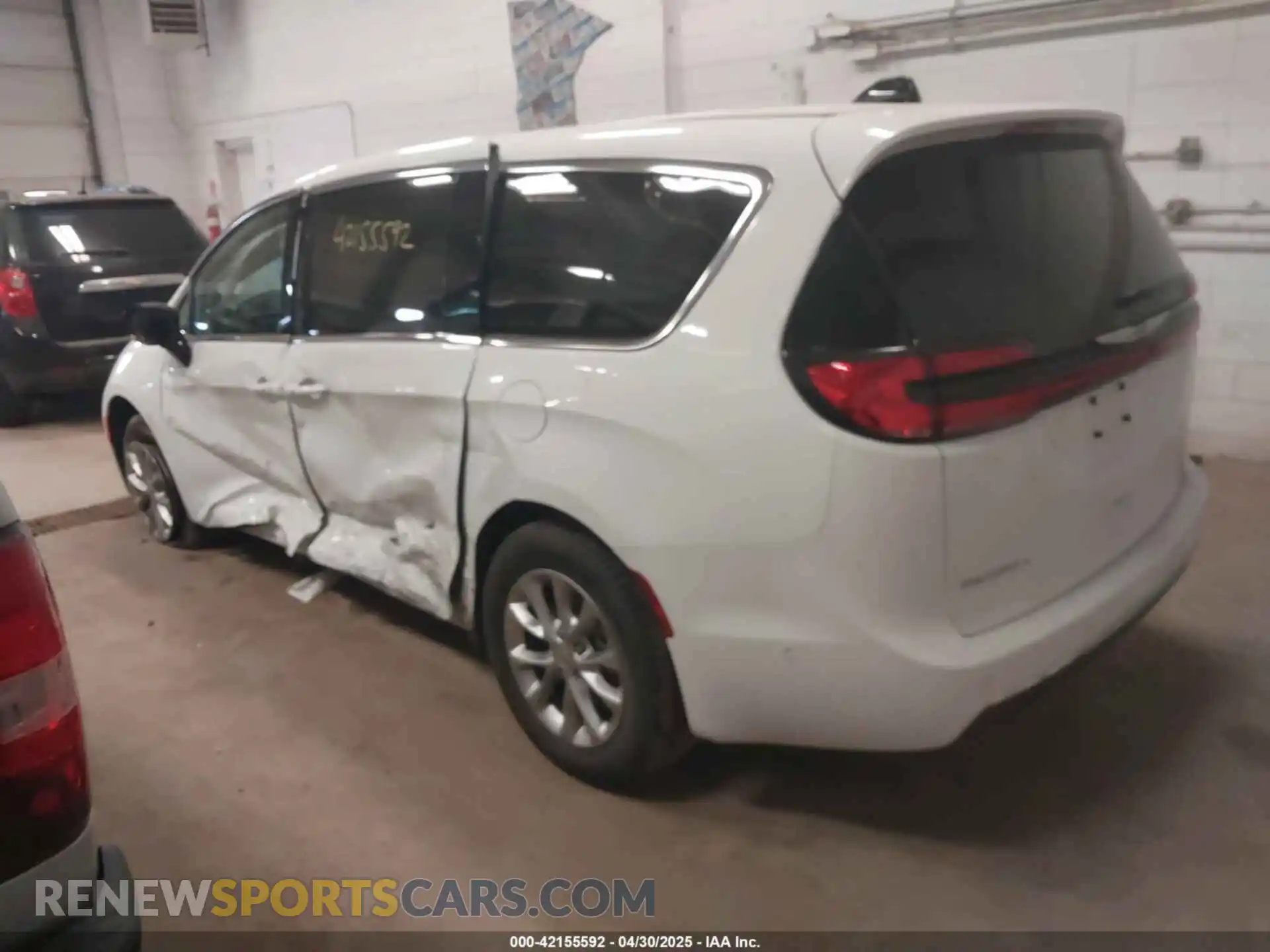 3 Photograph of a damaged car 2C4RC3BG7RR153925 CHRYSLER PACIFICA 2024