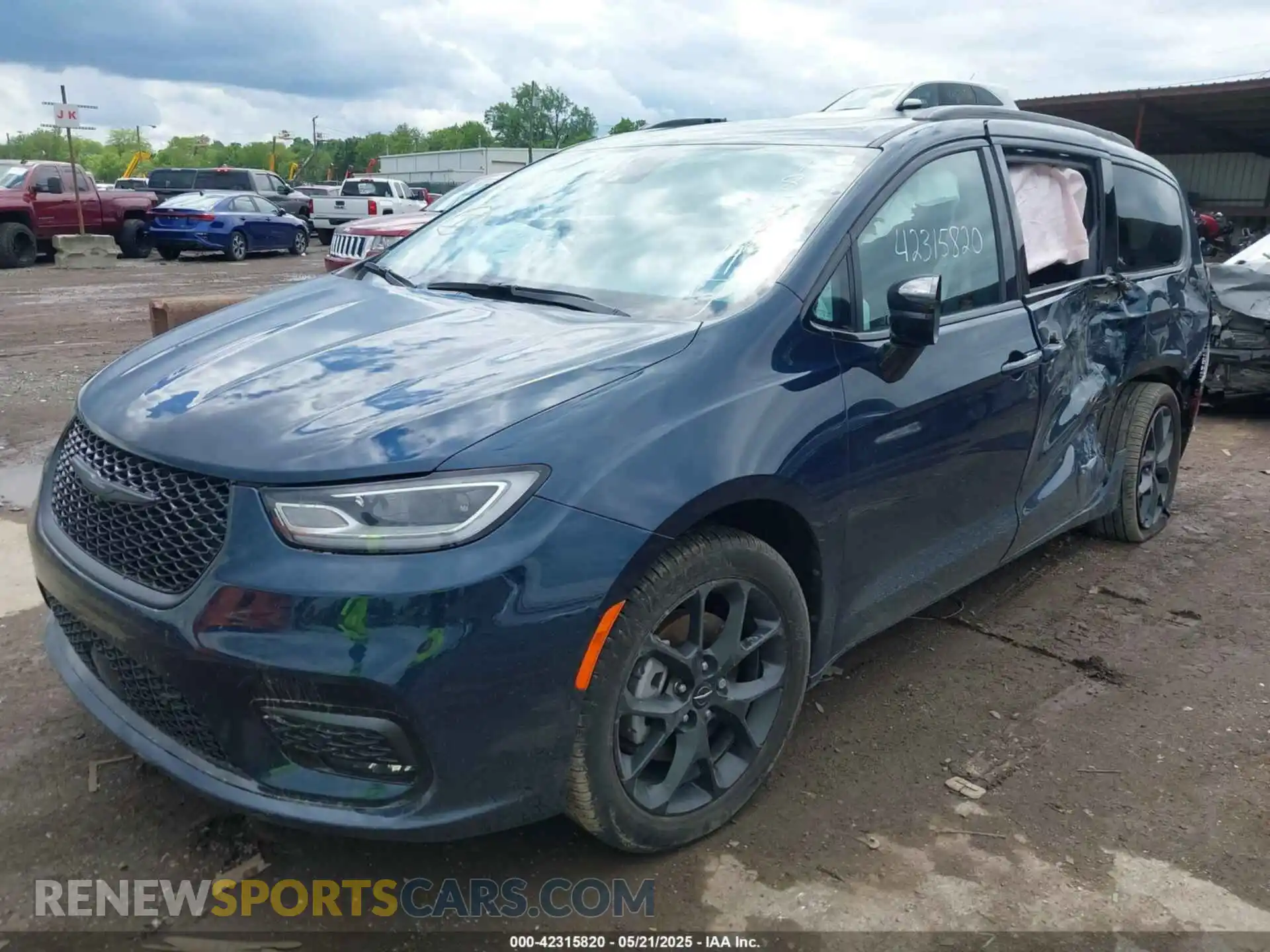2 Photograph of a damaged car 2C4RC3BG8RR185945 CHRYSLER PACIFICA 2024