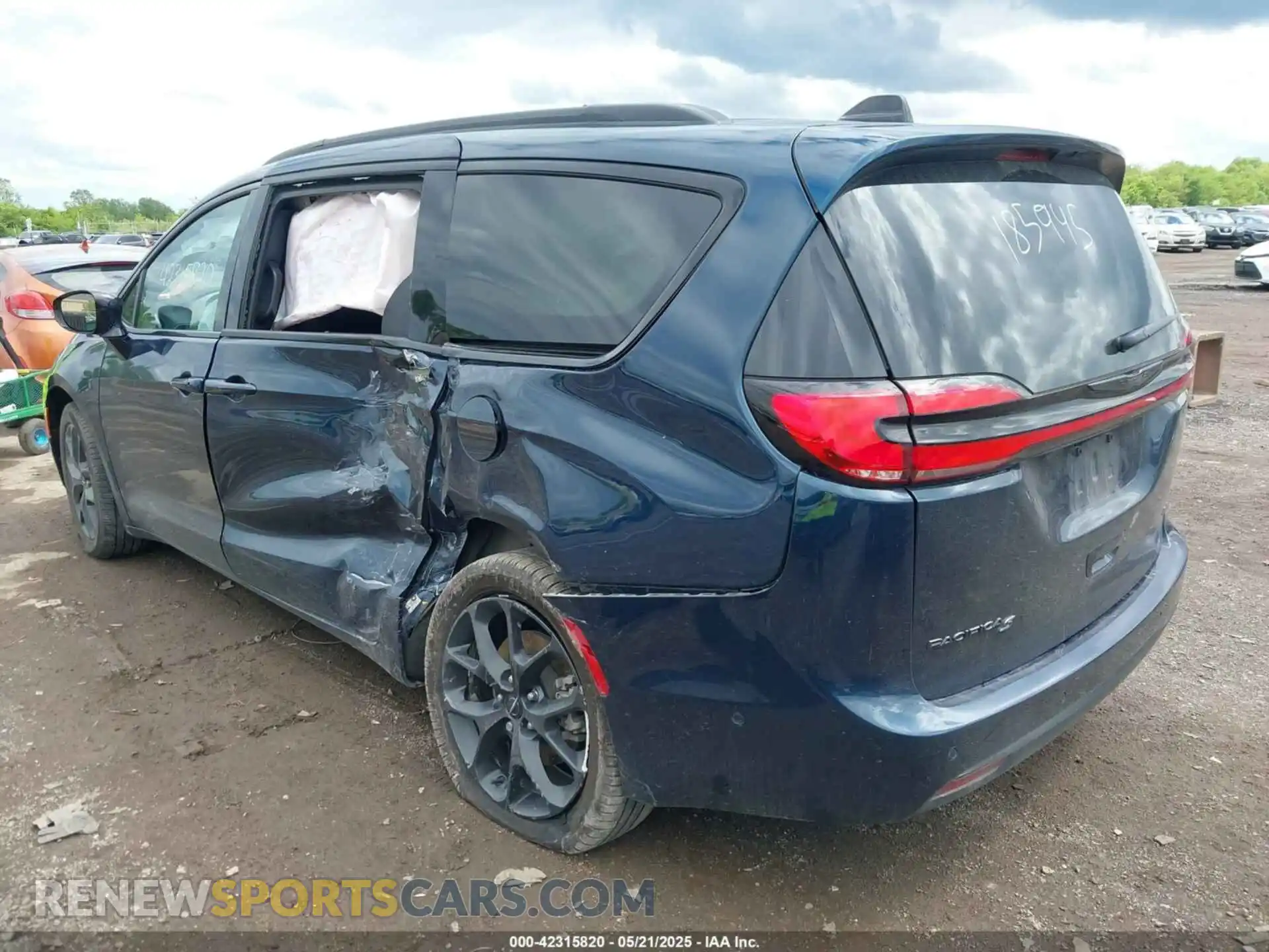 3 Photograph of a damaged car 2C4RC3BG8RR185945 CHRYSLER PACIFICA 2024