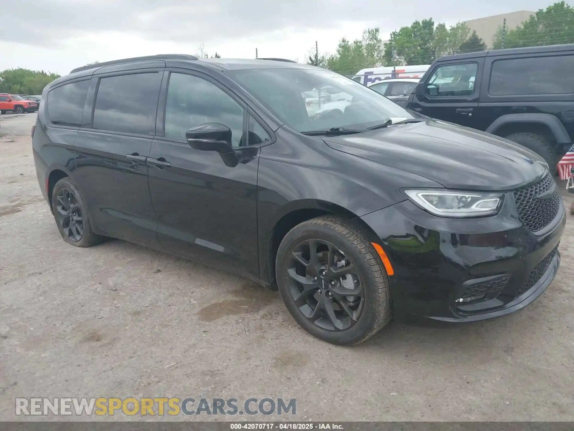 1 Photograph of a damaged car 2C4RC3GG1RR134781 CHRYSLER PACIFICA 2024