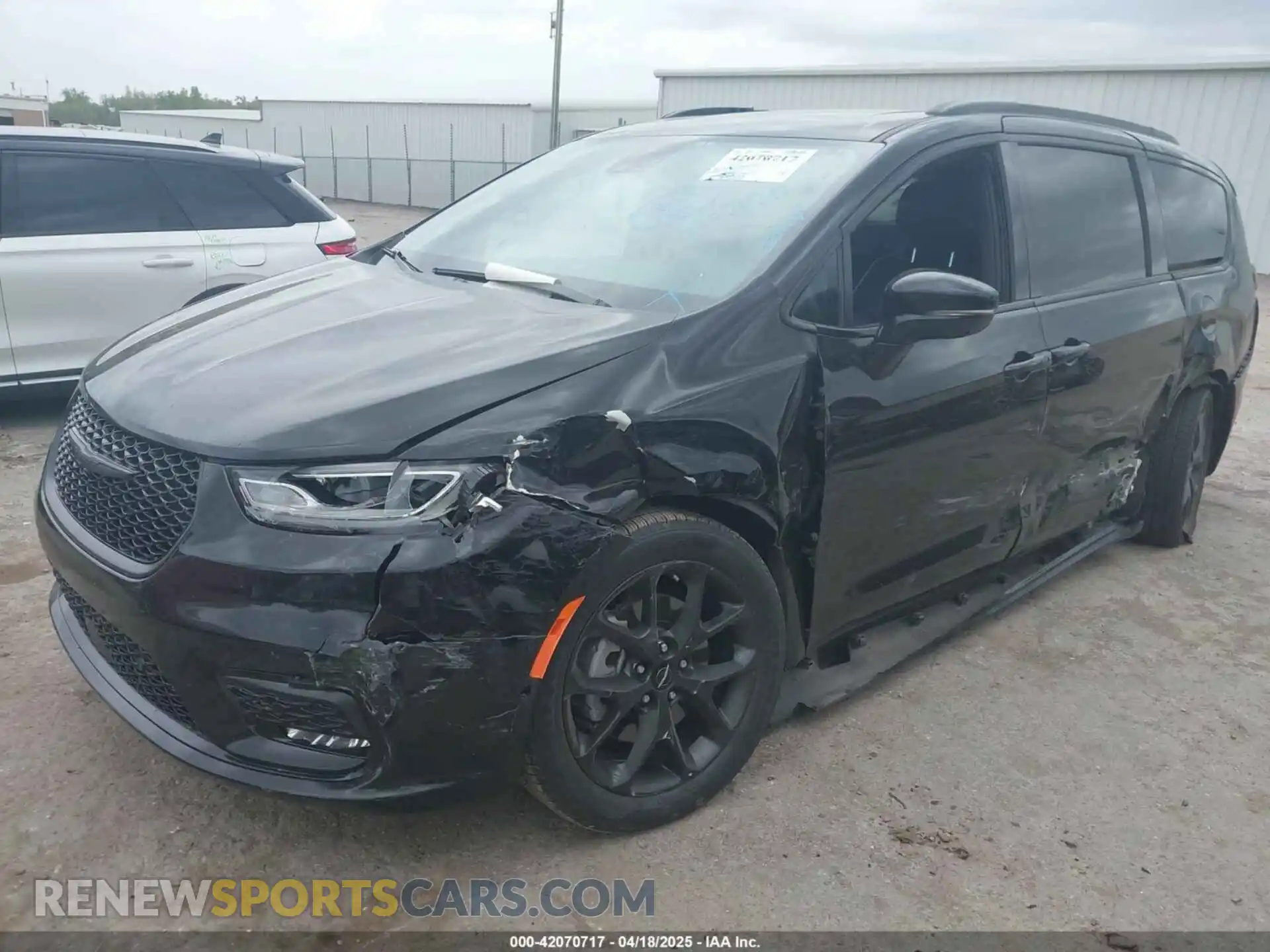 2 Photograph of a damaged car 2C4RC3GG1RR134781 CHRYSLER PACIFICA 2024