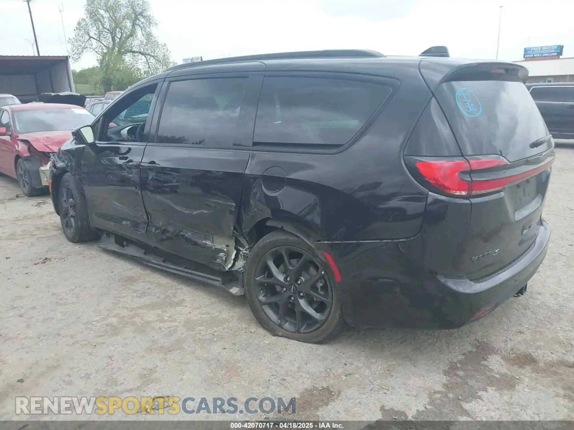 3 Photograph of a damaged car 2C4RC3GG1RR134781 CHRYSLER PACIFICA 2024