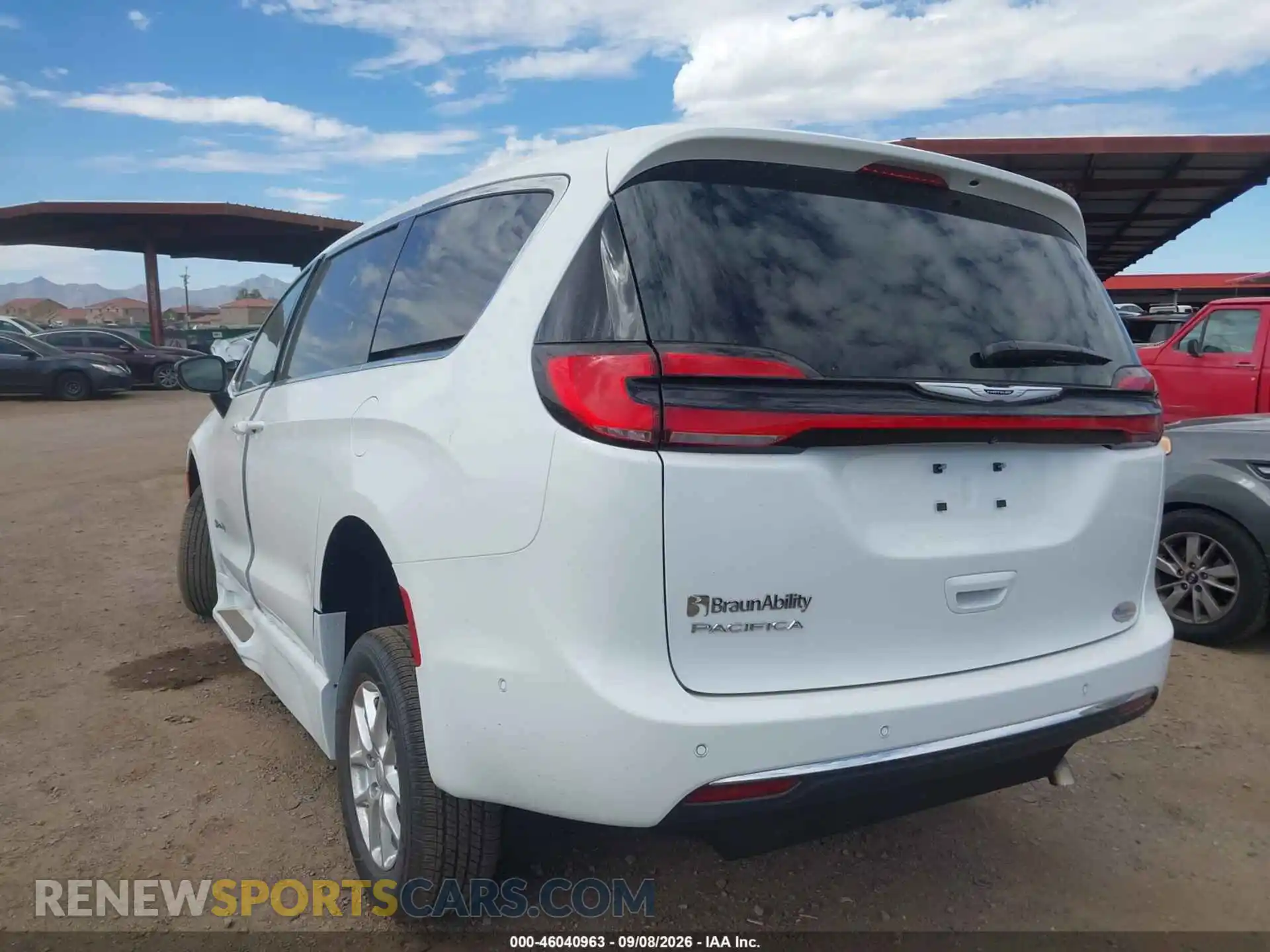 3 fotografías del automóvil dañado 2C4RC1BG0SR579742 CHRYSLER PACIFICA 2025
