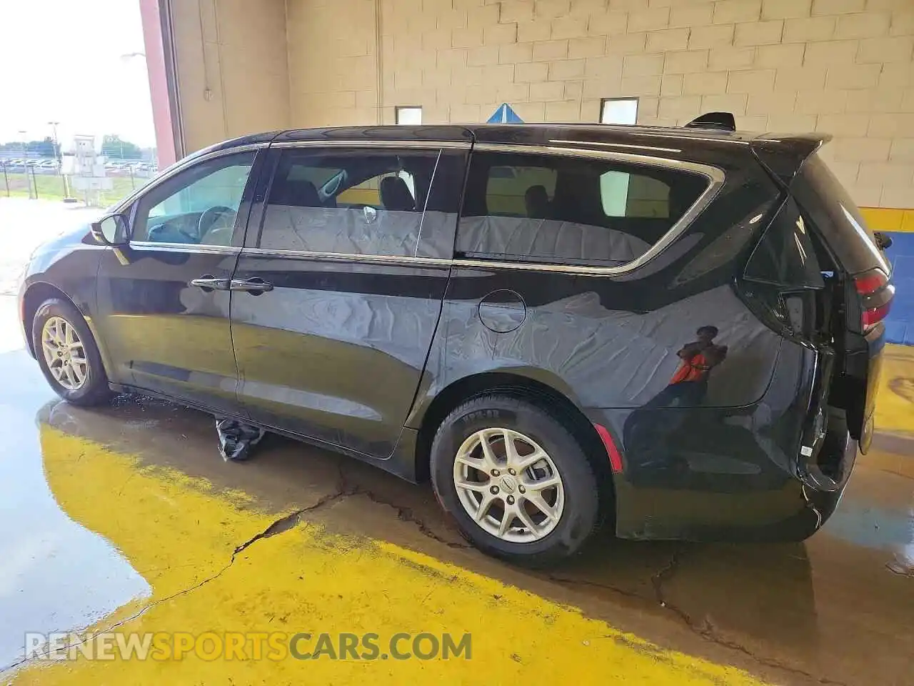 2 Photograph of a damaged car 2C4RC1BG2SR526797 CHRYSLER PACIFICA 2025