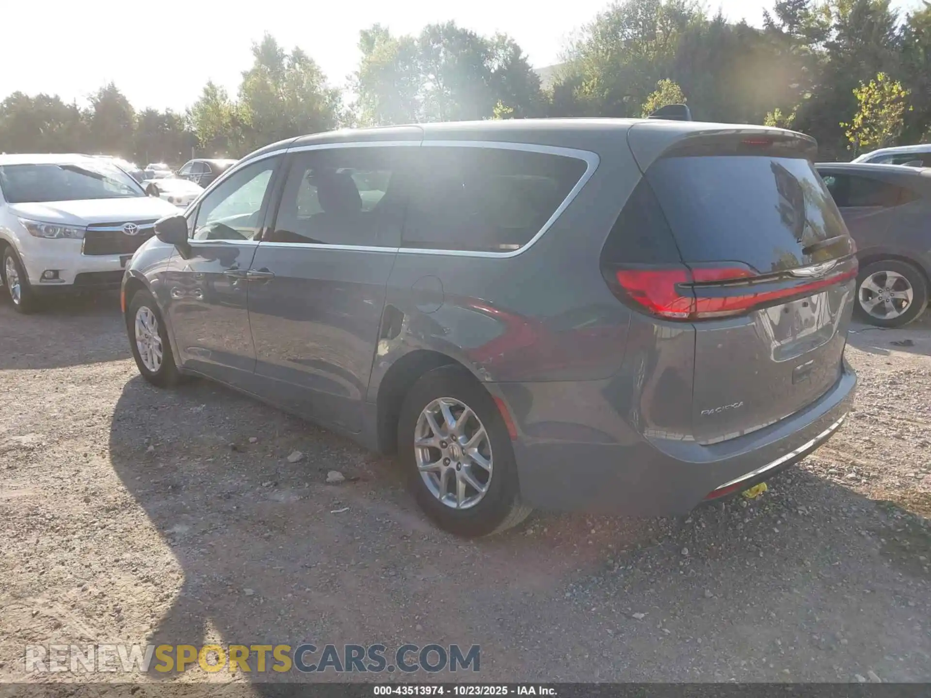 3 Photograph of a damaged car 2C4RC1BG2SR561338 CHRYSLER PACIFICA 2025