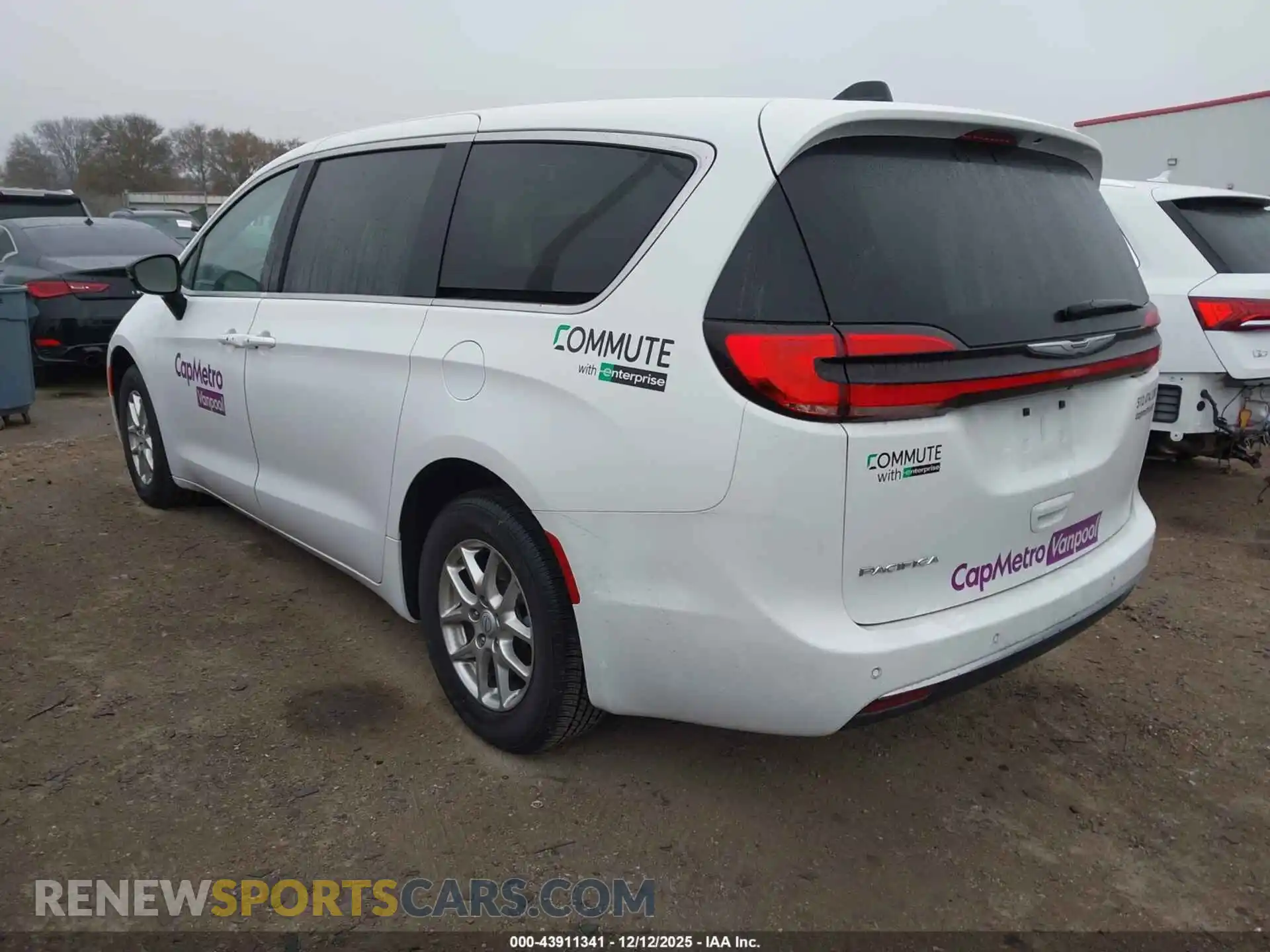 3 Photograph of a damaged car 2C4RC1BG3SR579055 CHRYSLER PACIFICA 2025