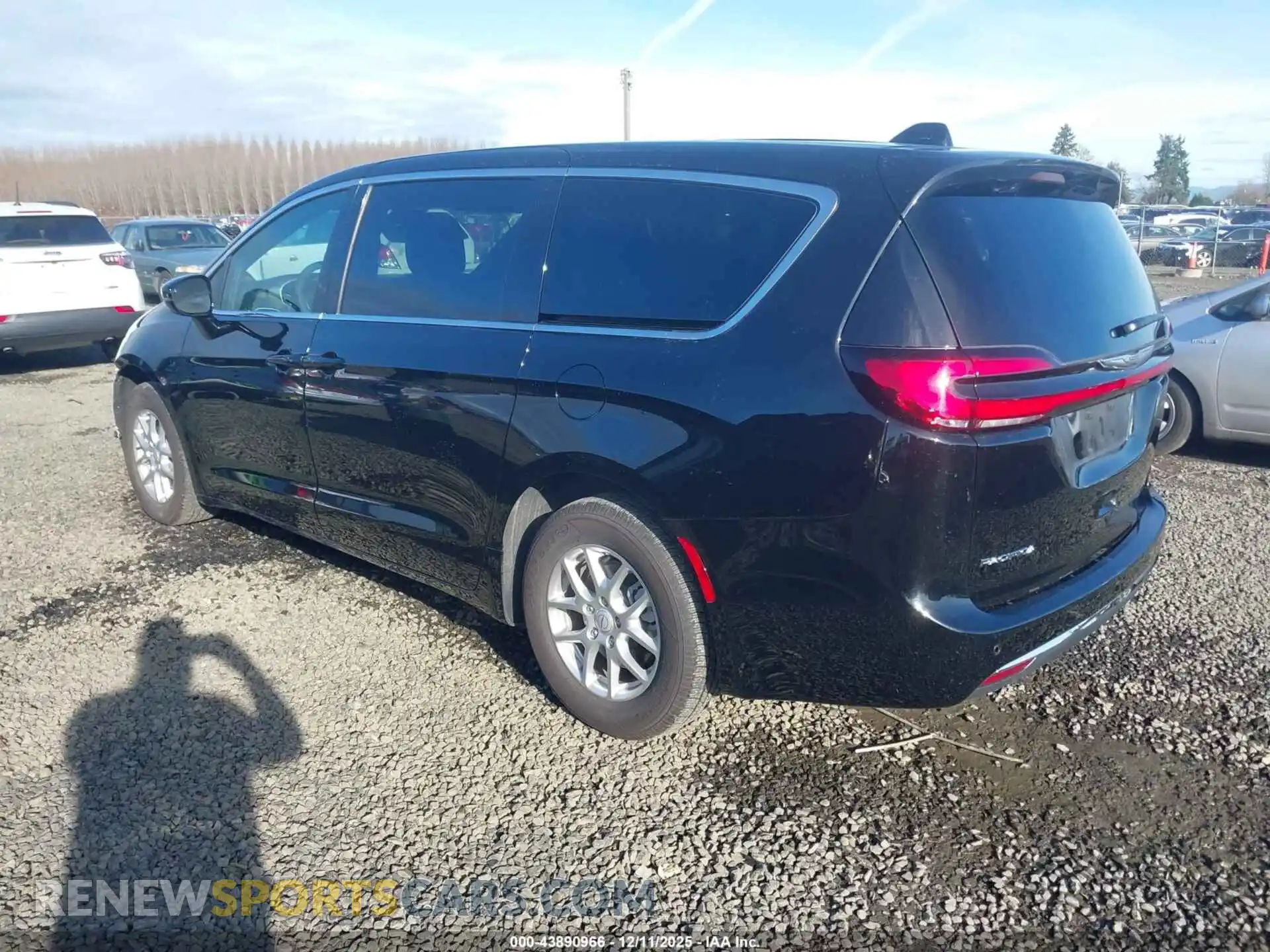 3 Photograph of a damaged car 2C4RC1BG5SR585469 CHRYSLER PACIFICA 2025