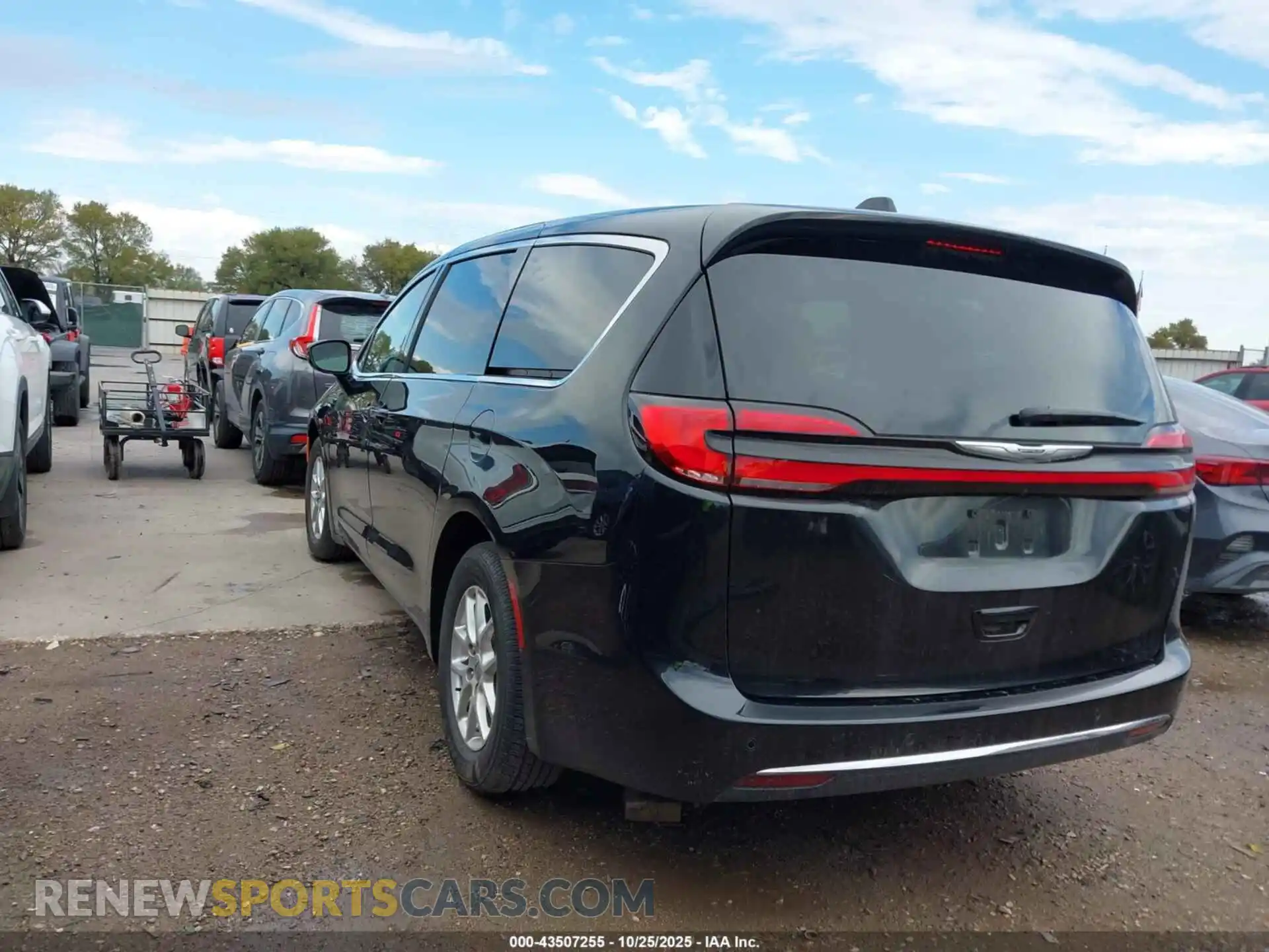 3 fotografías del automóvil dañado 2C4RC1BG6SR540640 CHRYSLER PACIFICA 2025
