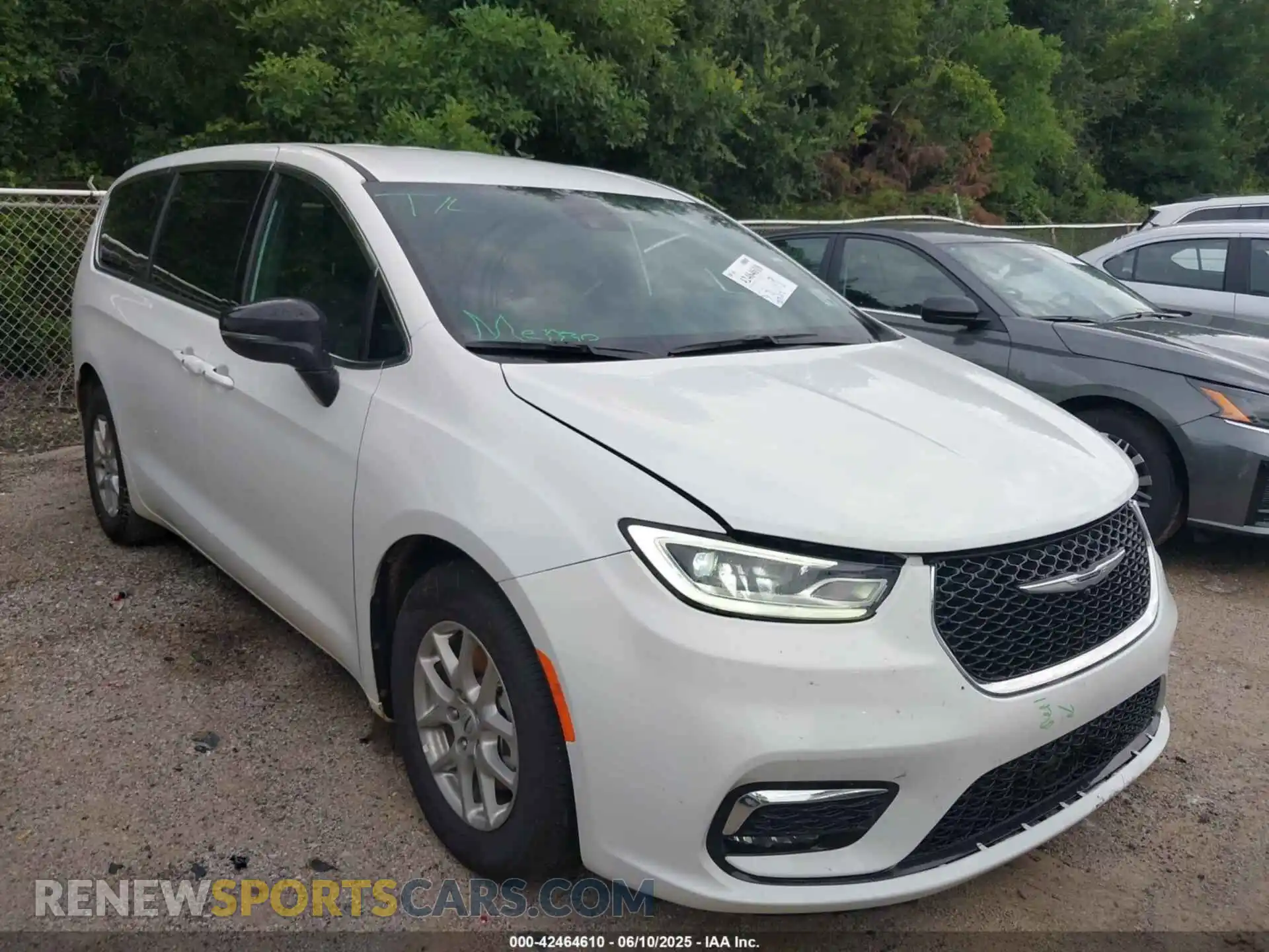 1 Photograph of a damaged car 2C4RC1BG8SR545385 CHRYSLER PACIFICA 2025