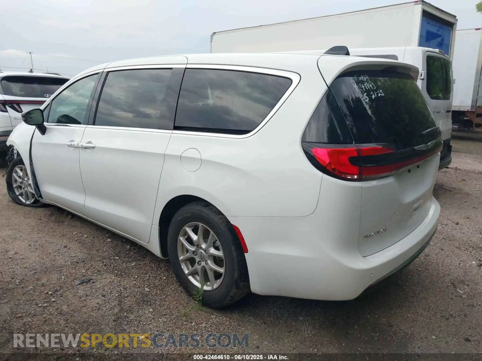 3 Photograph of a damaged car 2C4RC1BG8SR545385 CHRYSLER PACIFICA 2025