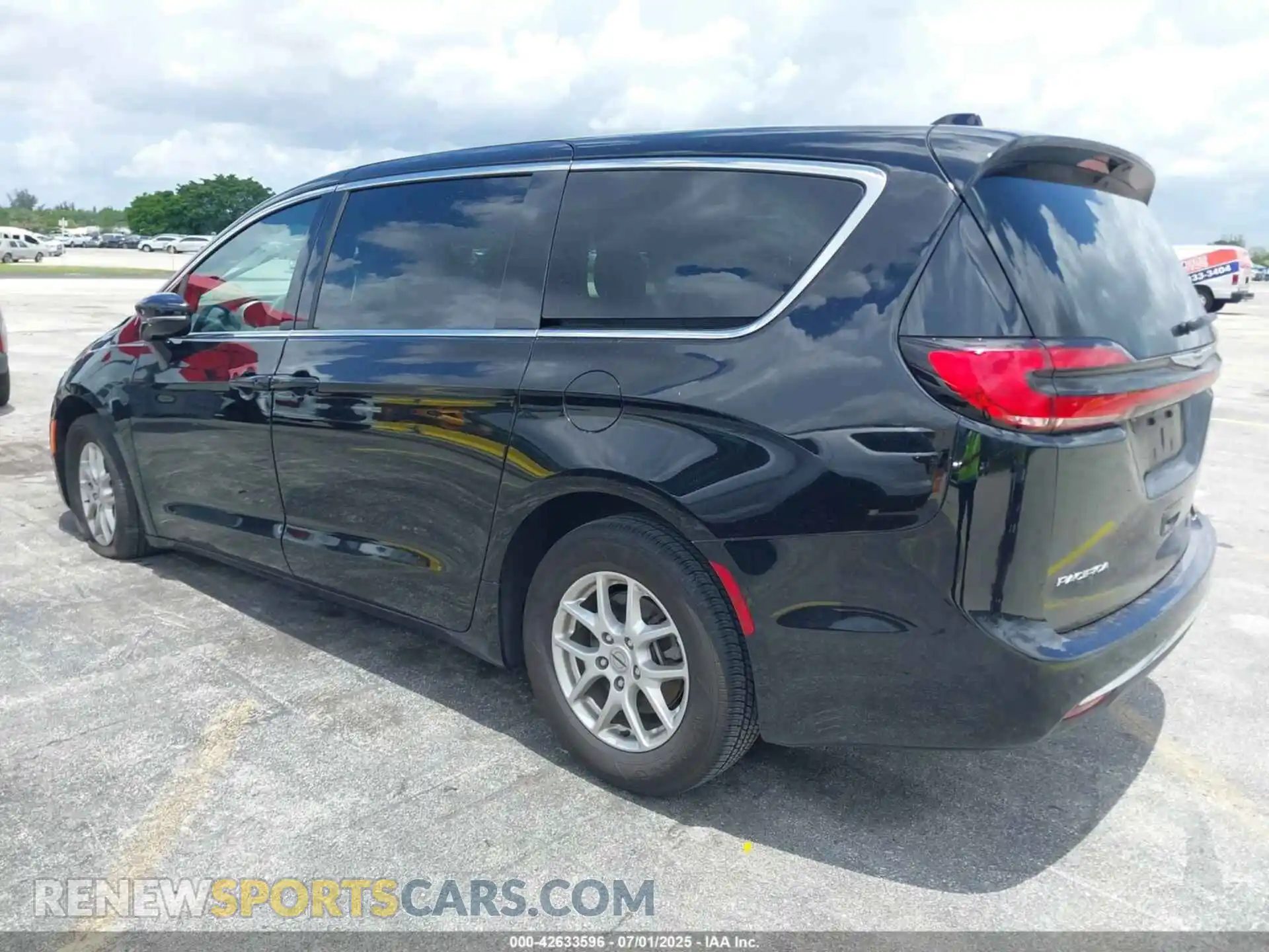 3 Photograph of a damaged car 2C4RC1BG9SR509981 CHRYSLER PACIFICA 2025