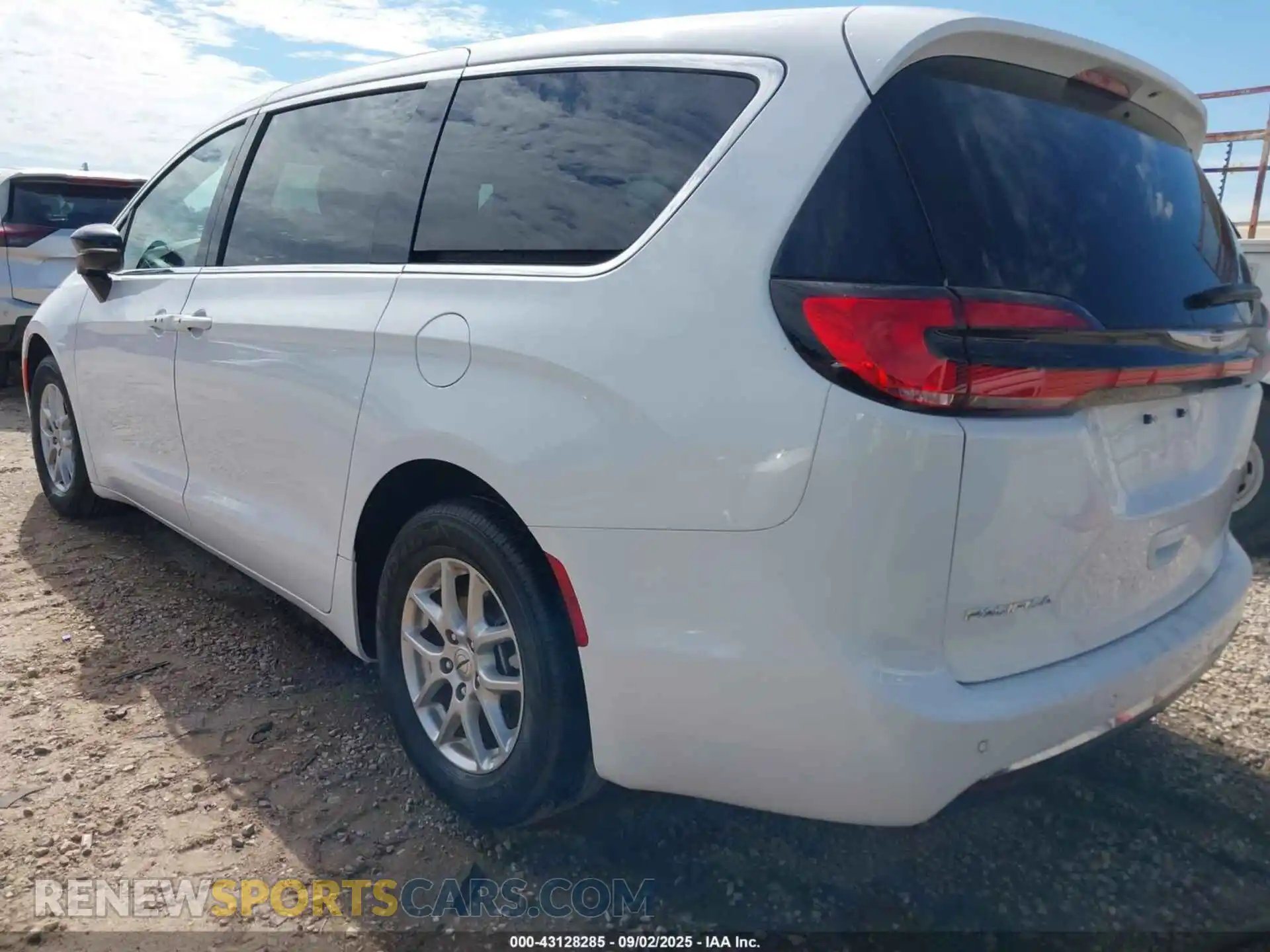 3 Фотография поврежденного автомобиля 2C4RC1BG9SR532001 CHRYSLER PACIFICA 2025