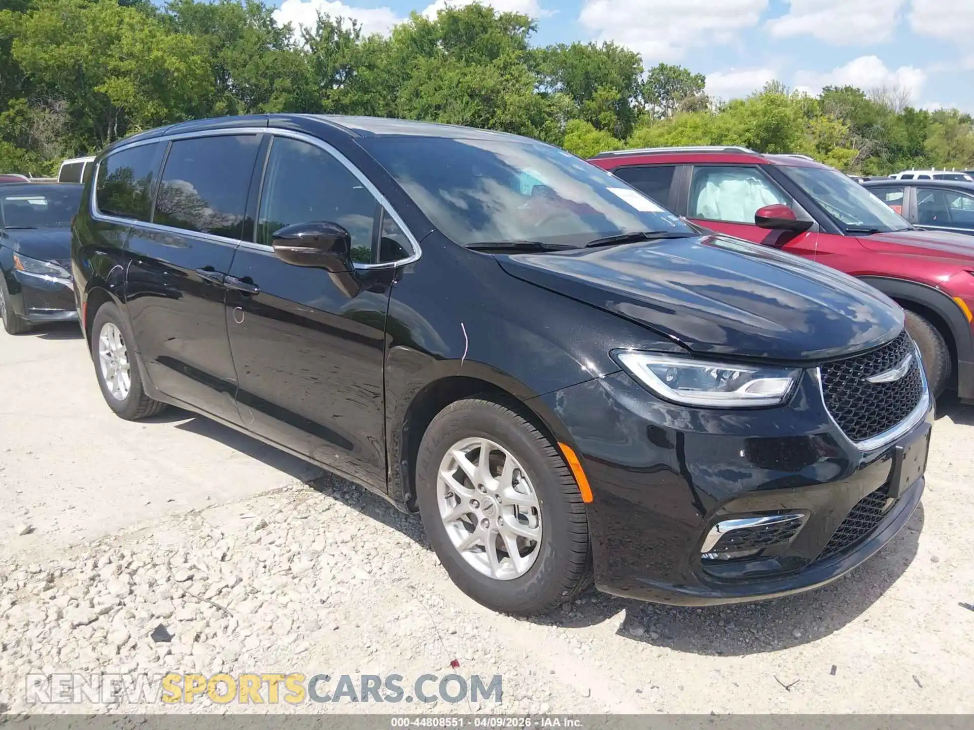 1 Photograph of a damaged car 2C4RC1BG9SR570473 CHRYSLER PACIFICA 2025