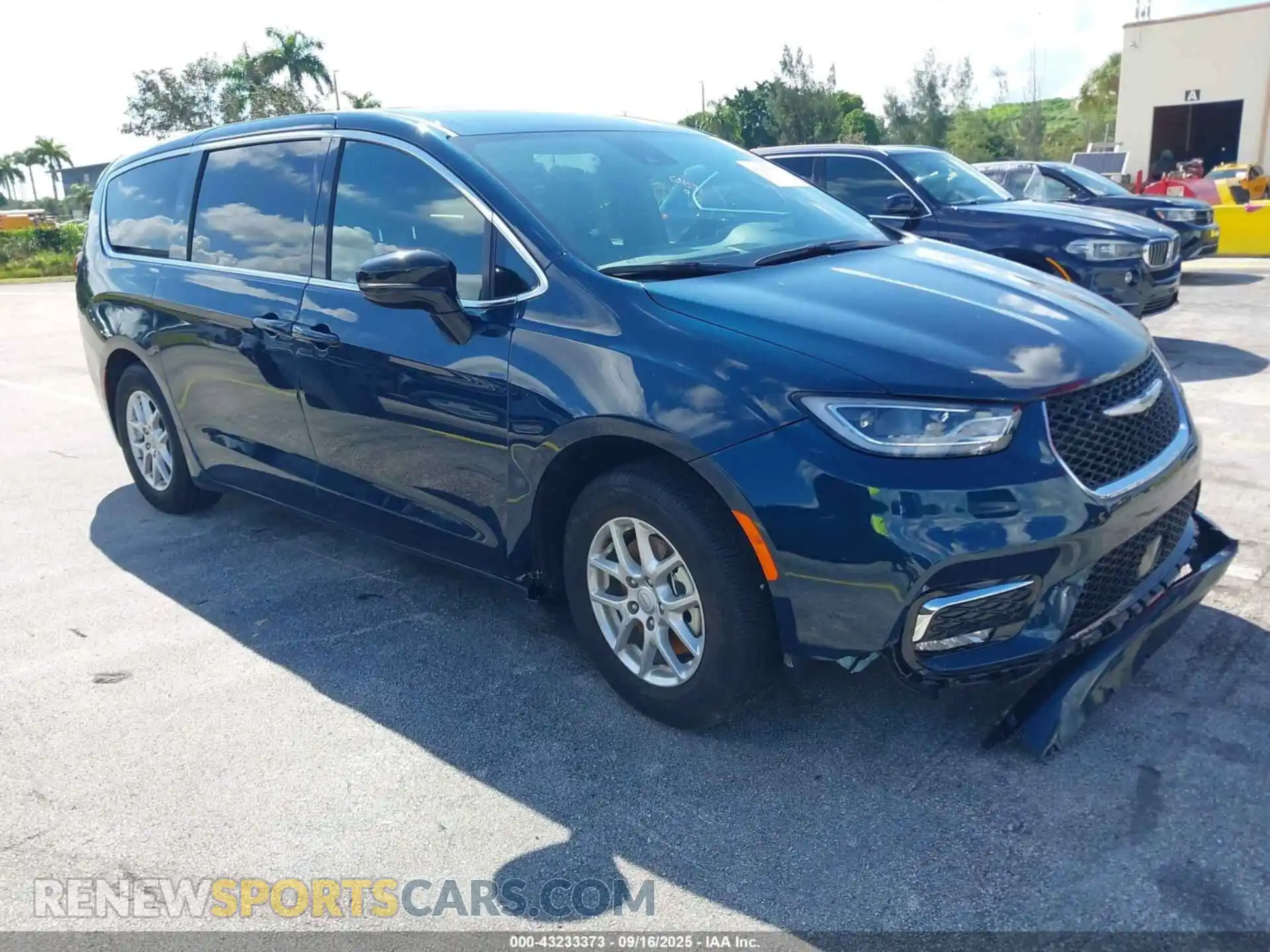1 Photograph of a damaged car 2C4RC1BG9SR578802 CHRYSLER PACIFICA 2025