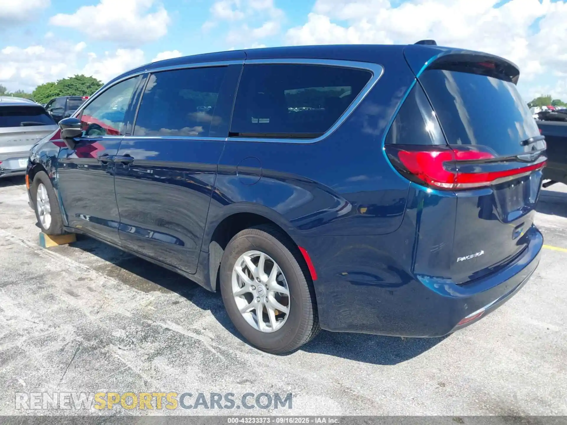 3 Photograph of a damaged car 2C4RC1BG9SR578802 CHRYSLER PACIFICA 2025