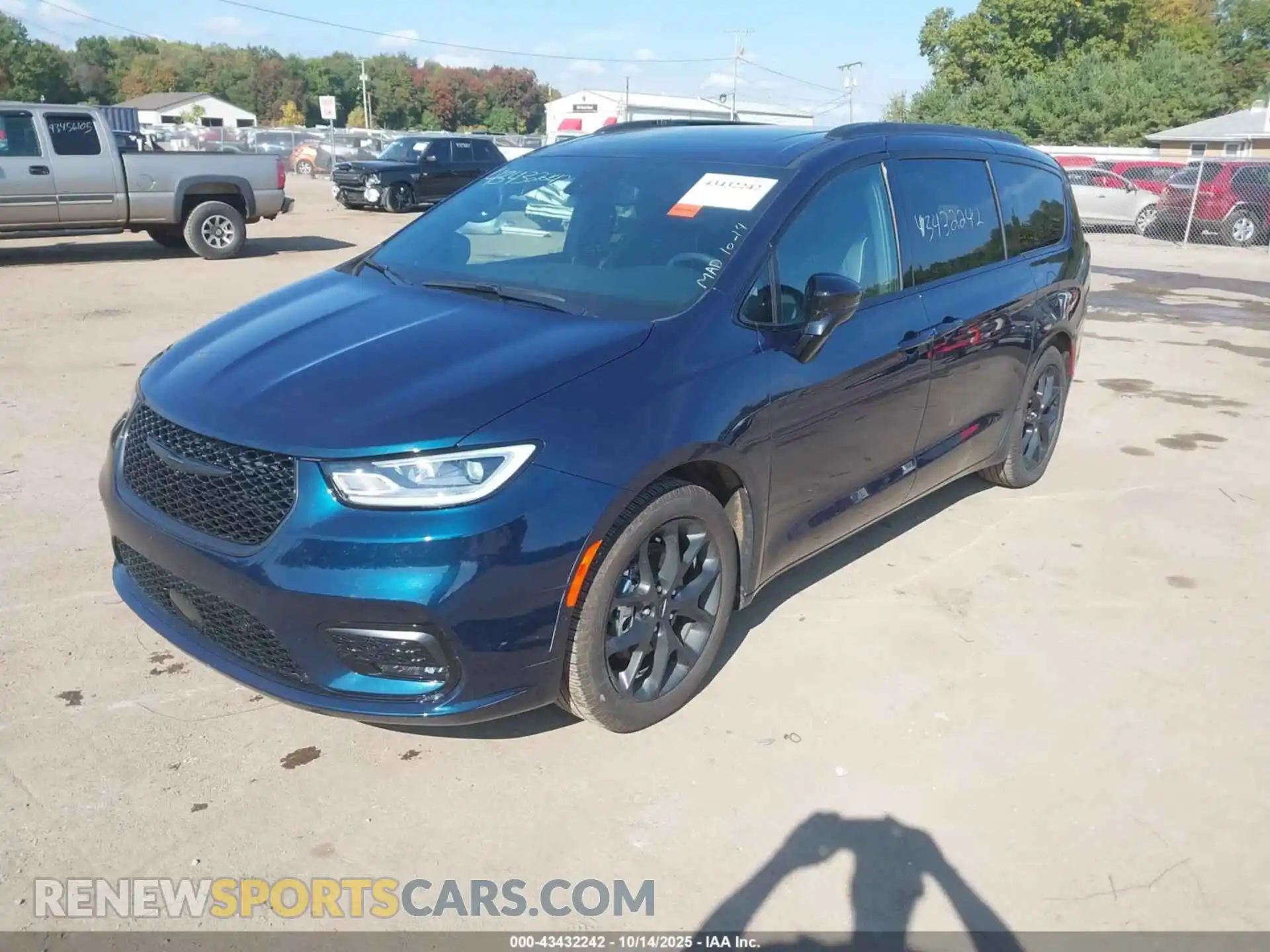 2 Photograph of a damaged car 2C4RC1GG1SR508350 CHRYSLER PACIFICA 2025