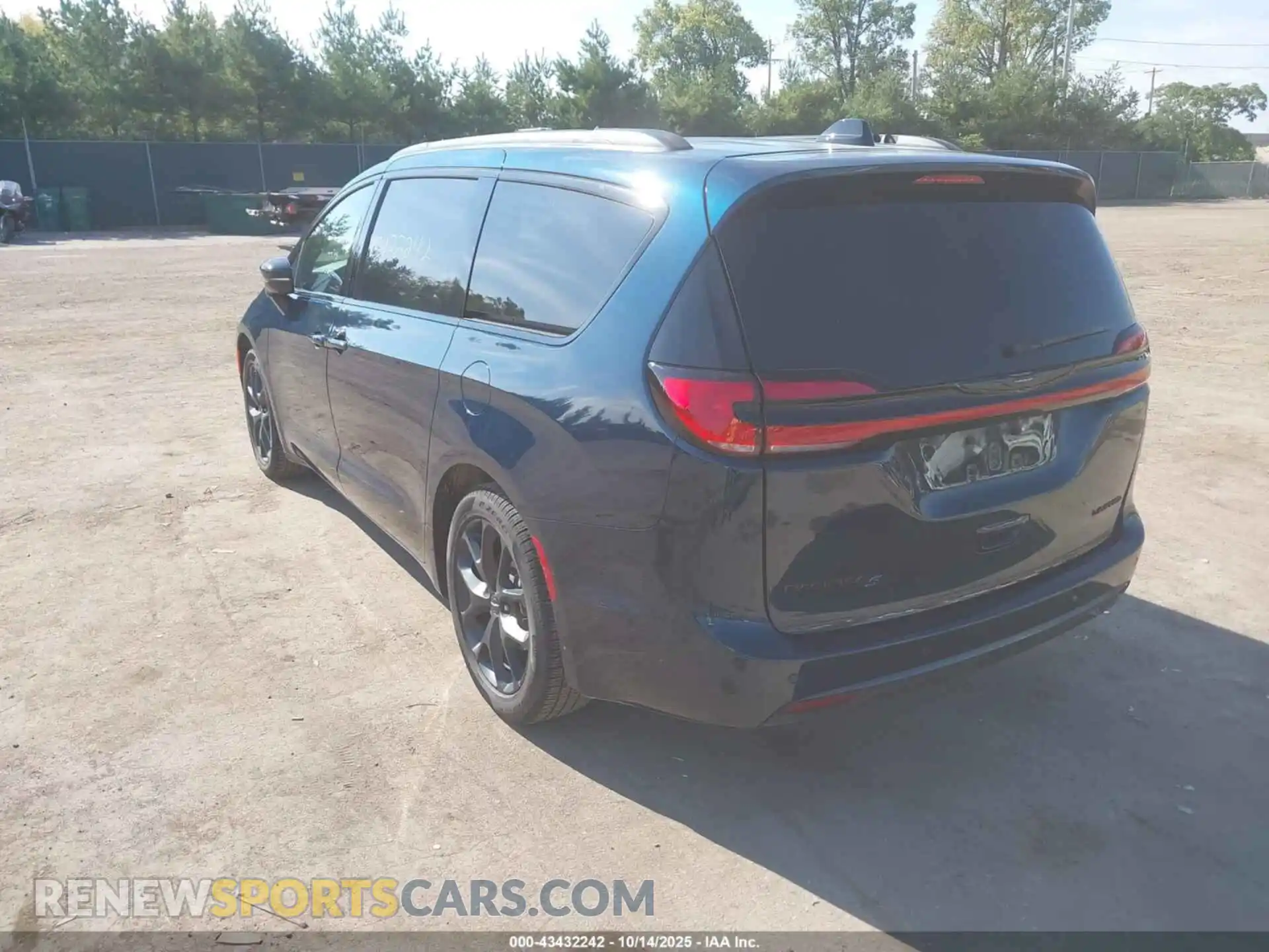 3 Photograph of a damaged car 2C4RC1GG1SR508350 CHRYSLER PACIFICA 2025
