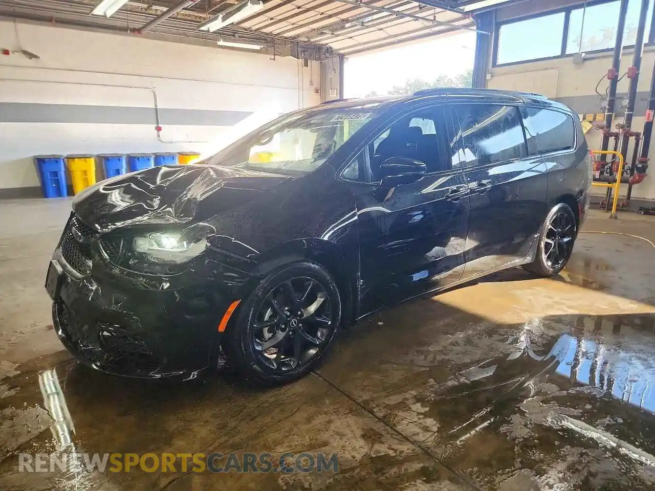 1 Photograph of a damaged car 2C4RC1GG1SR578138 CHRYSLER PACIFICA 2025