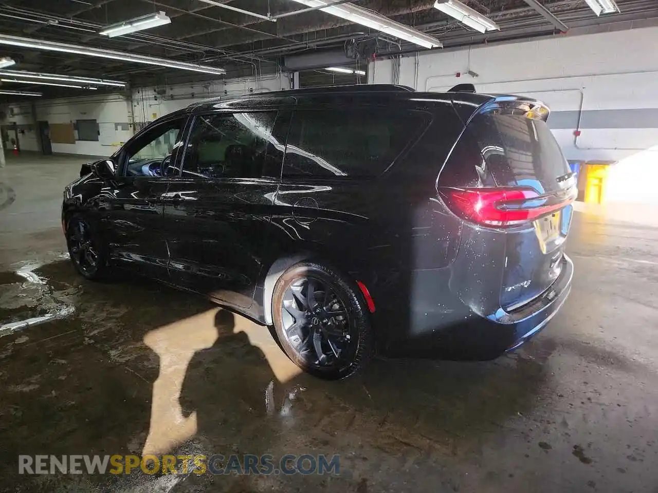 2 Photograph of a damaged car 2C4RC1GG1SR578138 CHRYSLER PACIFICA 2025