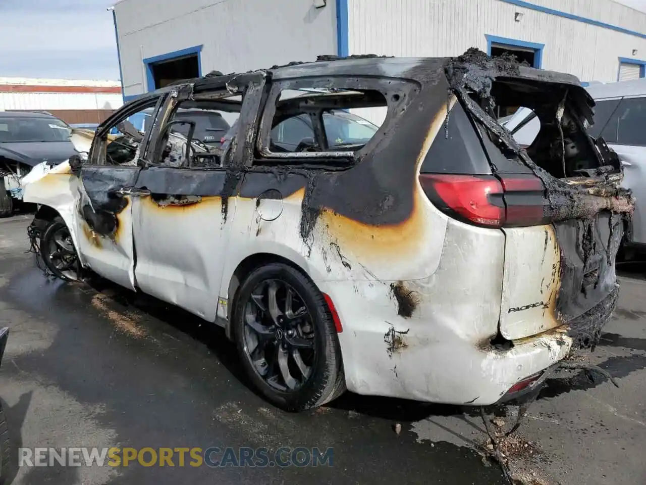 2 Photograph of a damaged car 2C4RC1GG2SR555001 CHRYSLER PACIFICA 2025