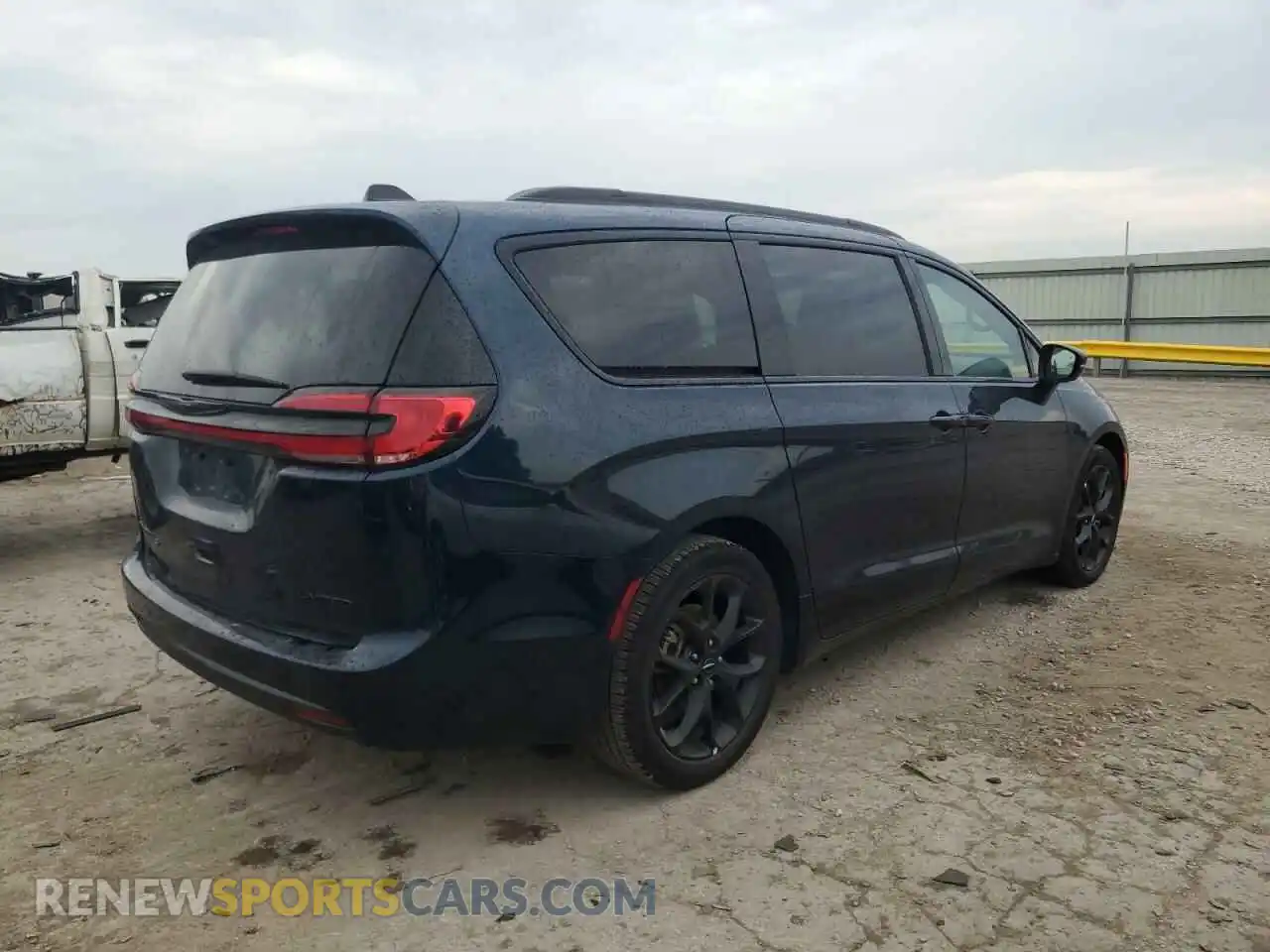 3 Photograph of a damaged car 2C4RC1GG3SR516224 CHRYSLER PACIFICA 2025