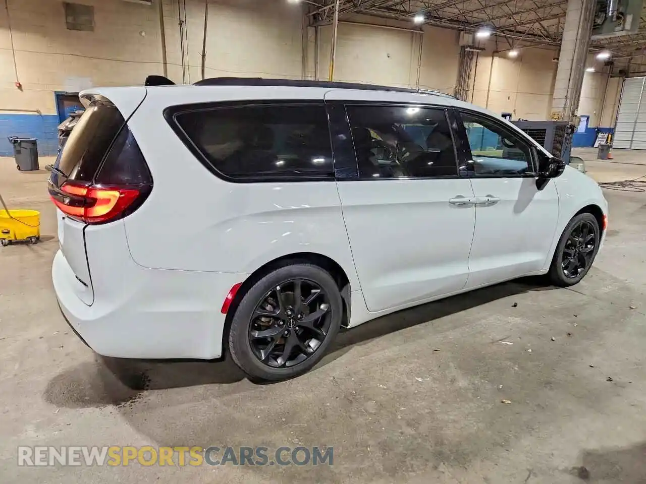 3 Photograph of a damaged car 2C4RC1GG3SR529409 CHRYSLER PACIFICA 2025