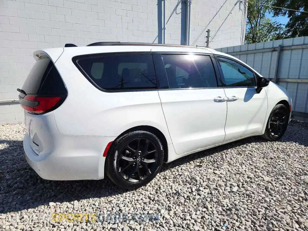 3 Photograph of a damaged car 2C4RC1GG5SR544414 CHRYSLER PACIFICA 2025