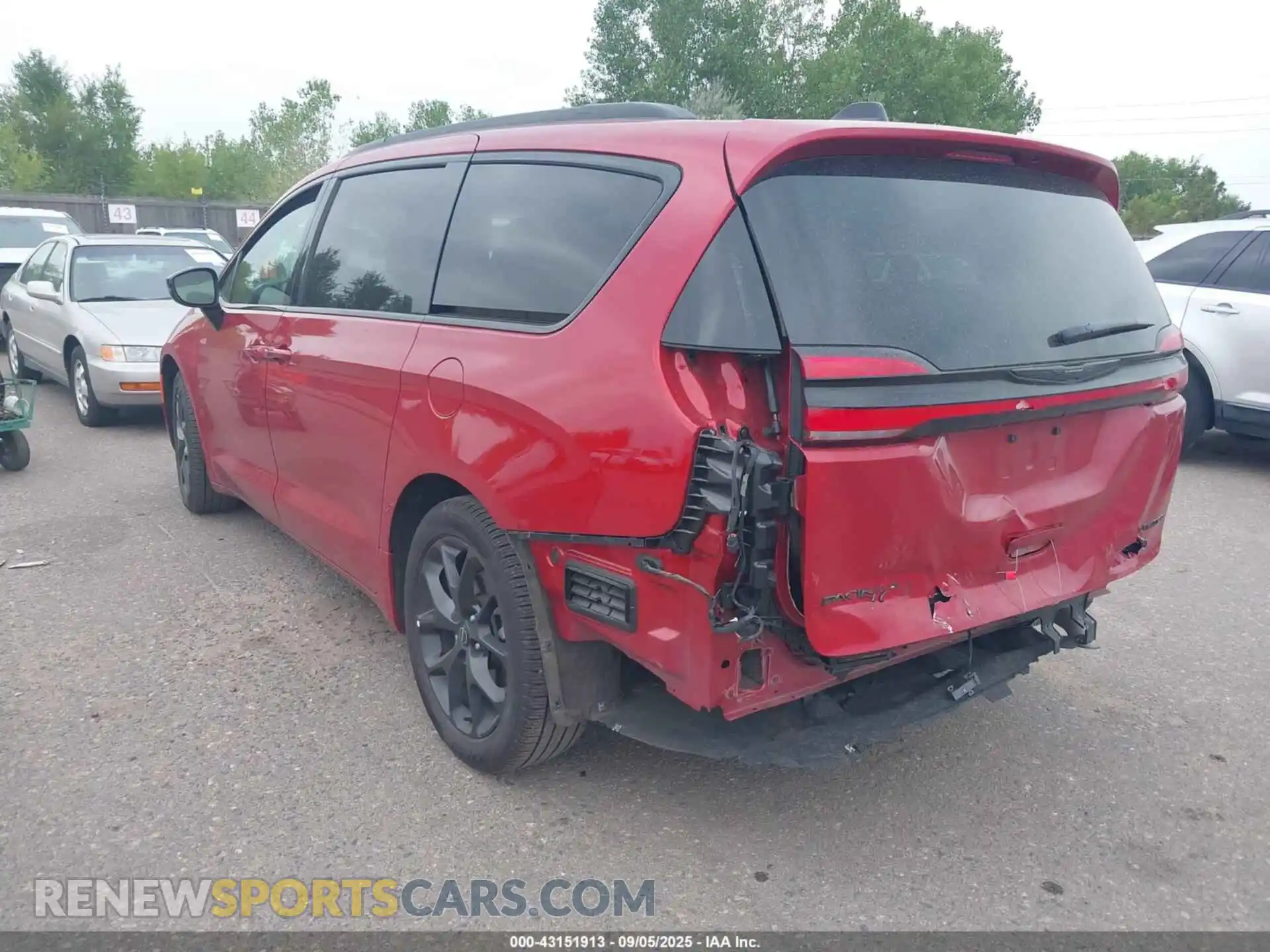 3 Photograph of a damaged car 2C4RC1GG6SR562050 CHRYSLER PACIFICA 2025