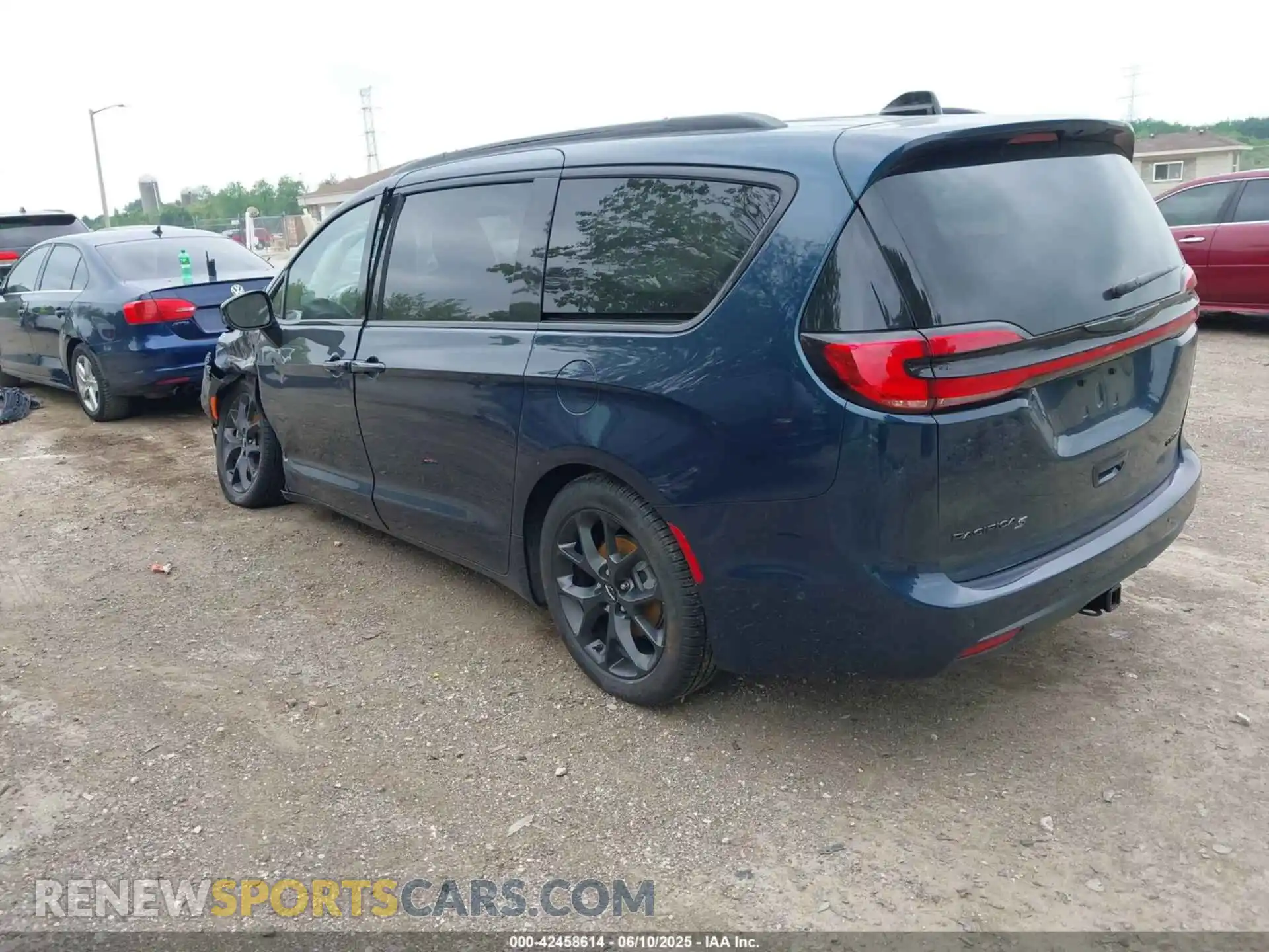 3 Photograph of a damaged car 2C4RC1GG7SR527114 CHRYSLER PACIFICA 2025