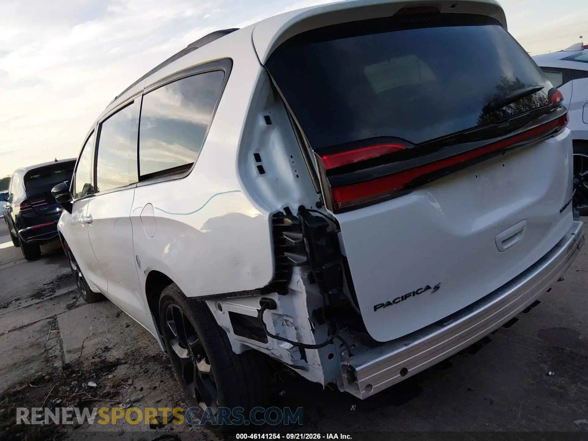 3 Photograph of a damaged car 2C4RC1GG7SR569850 CHRYSLER PACIFICA 2025