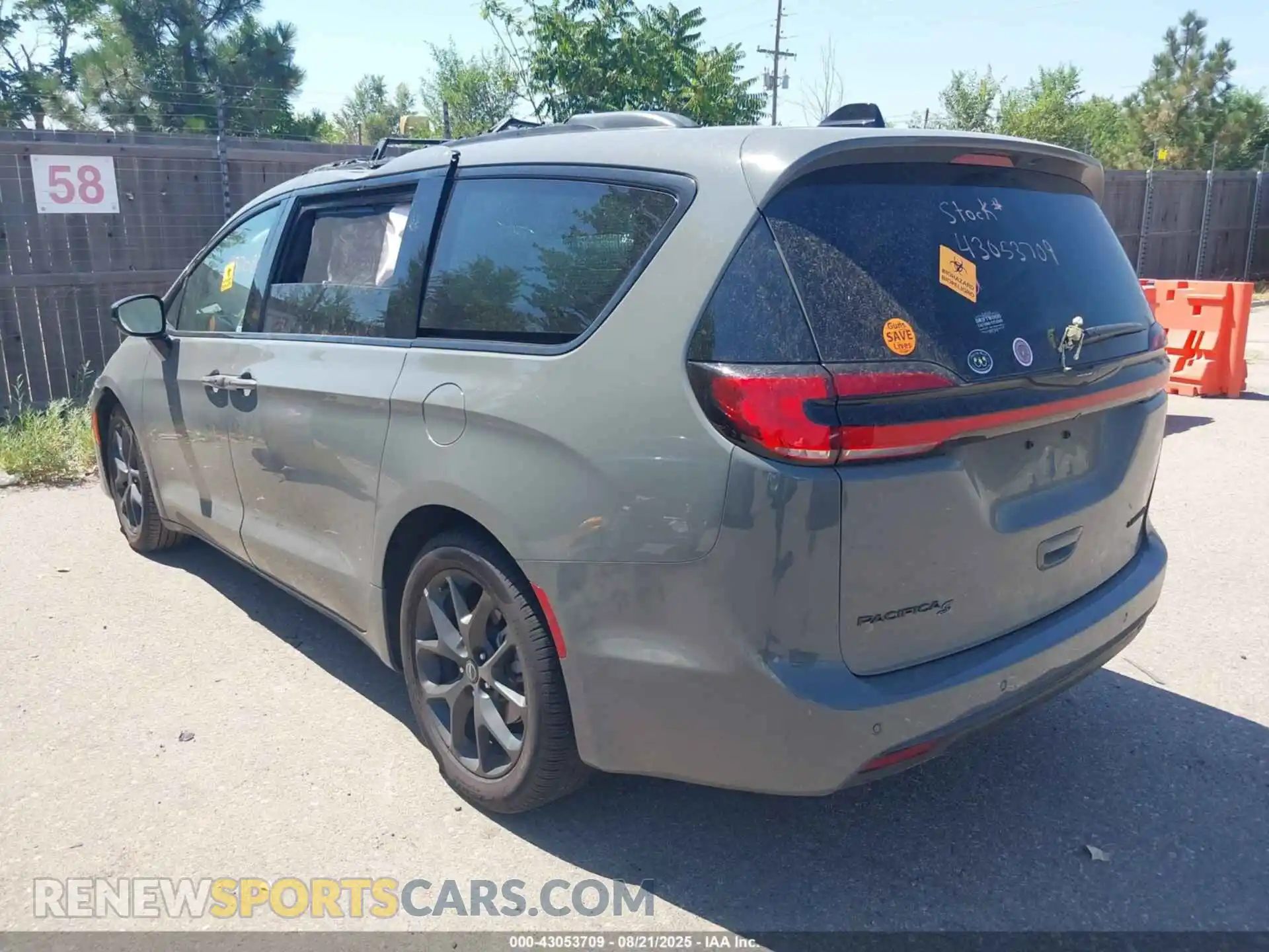 3 Photograph of a damaged car 2C4RC1GG8SR569632 CHRYSLER PACIFICA 2025