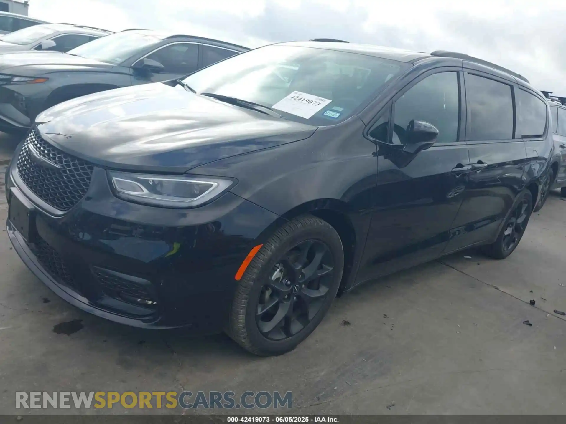 2 Photograph of a damaged car 2C4RC1GG9SR551916 CHRYSLER PACIFICA 2025