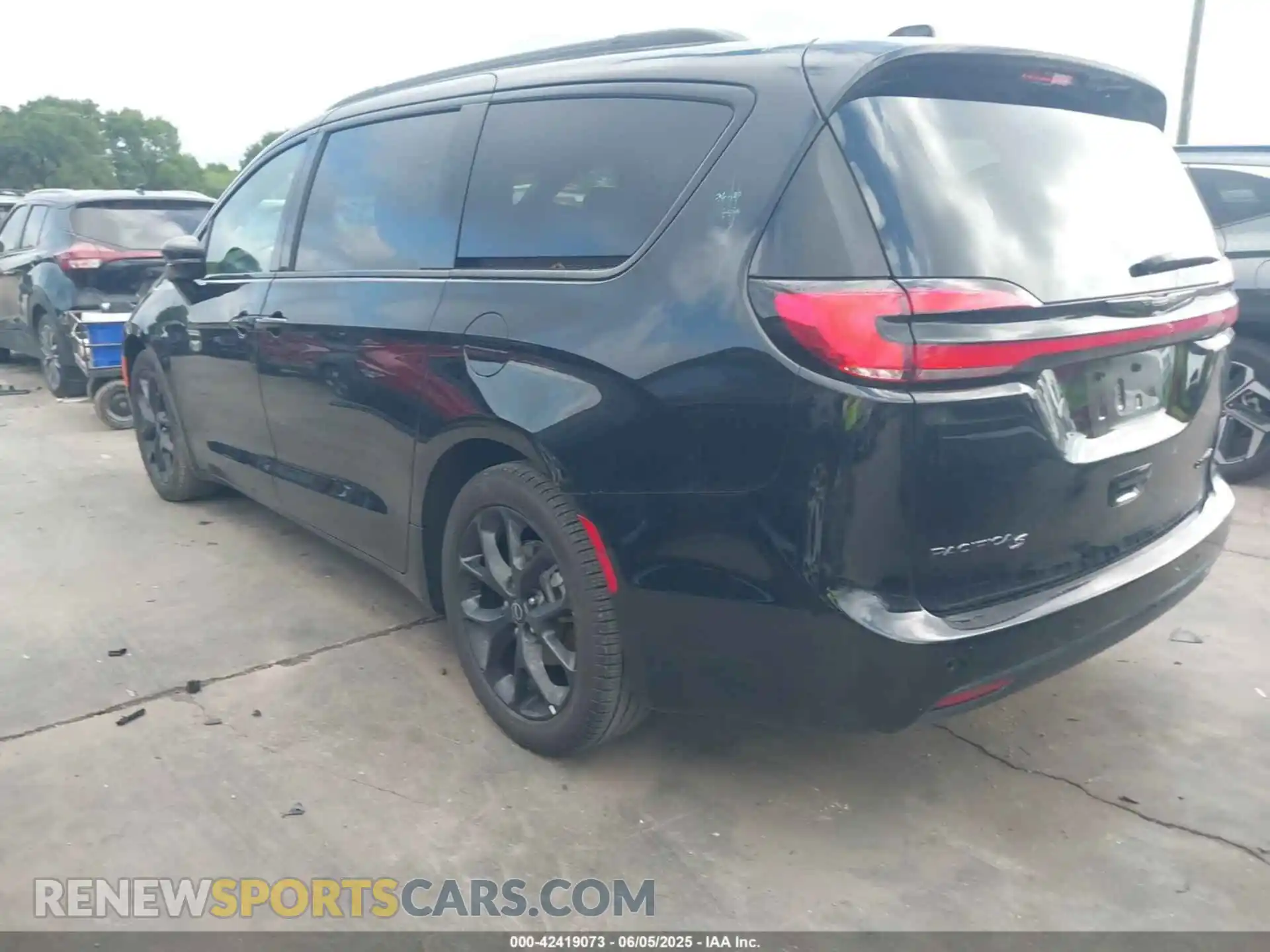 3 Photograph of a damaged car 2C4RC1GG9SR551916 CHRYSLER PACIFICA 2025