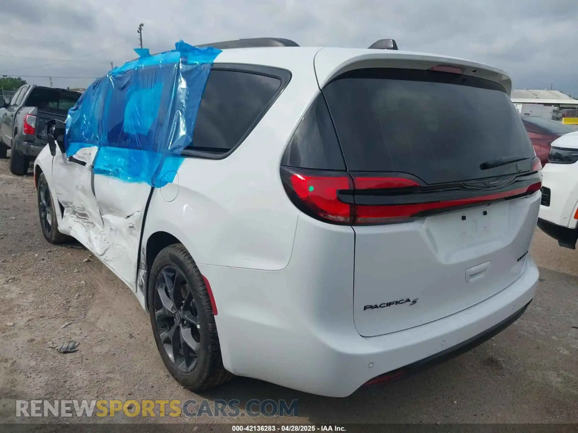 3 Photograph of a damaged car 2C4RC1GG9SR568974 CHRYSLER PACIFICA 2025