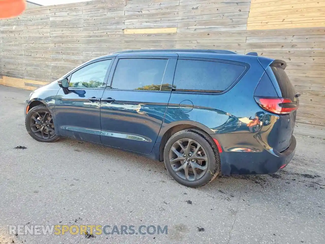 2 Photograph of a damaged car 2C4RC1GGXSR520013 CHRYSLER PACIFICA 2025