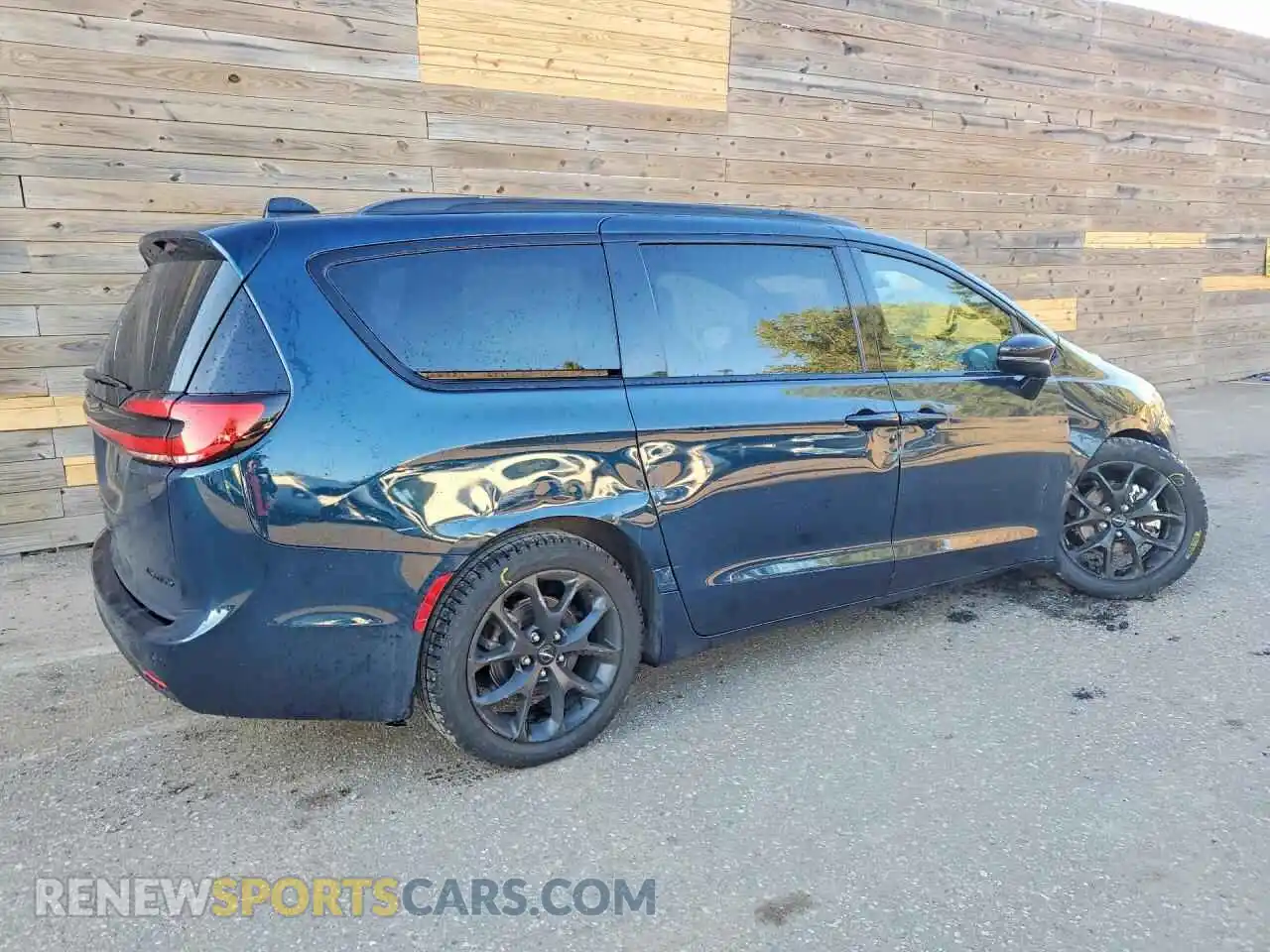 3 Photograph of a damaged car 2C4RC1GGXSR520013 CHRYSLER PACIFICA 2025