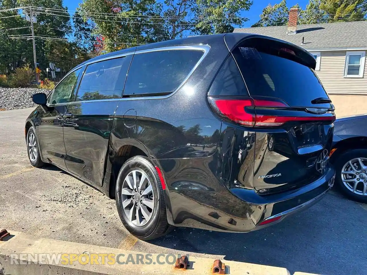 2 Photograph of a damaged car 2C4RC1S70SR572967 CHRYSLER PACIFICA 2025