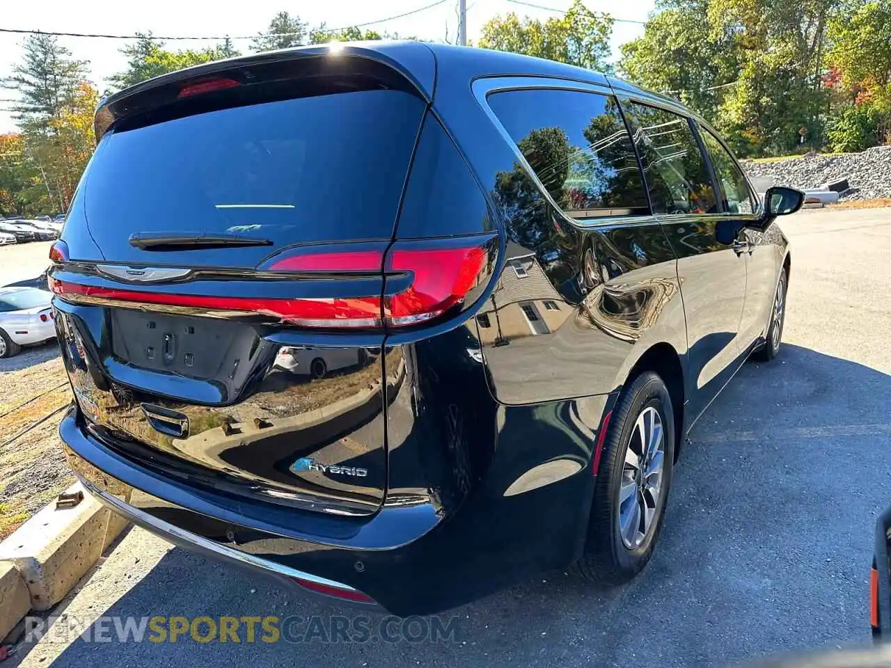 3 Photograph of a damaged car 2C4RC1S70SR572967 CHRYSLER PACIFICA 2025