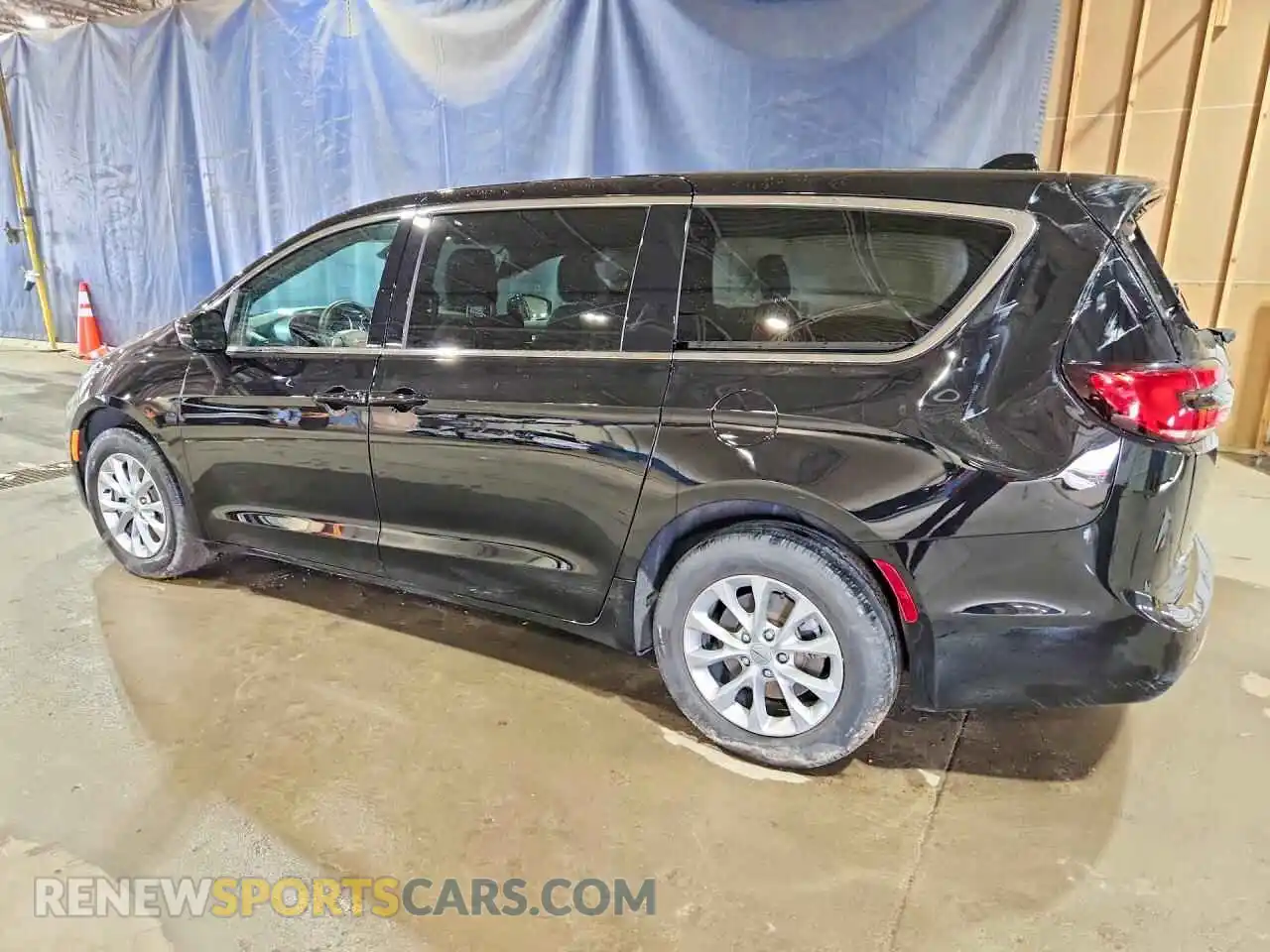 2 Photograph of a damaged car 2C4RC3BG7SR514527 CHRYSLER PACIFICA 2025